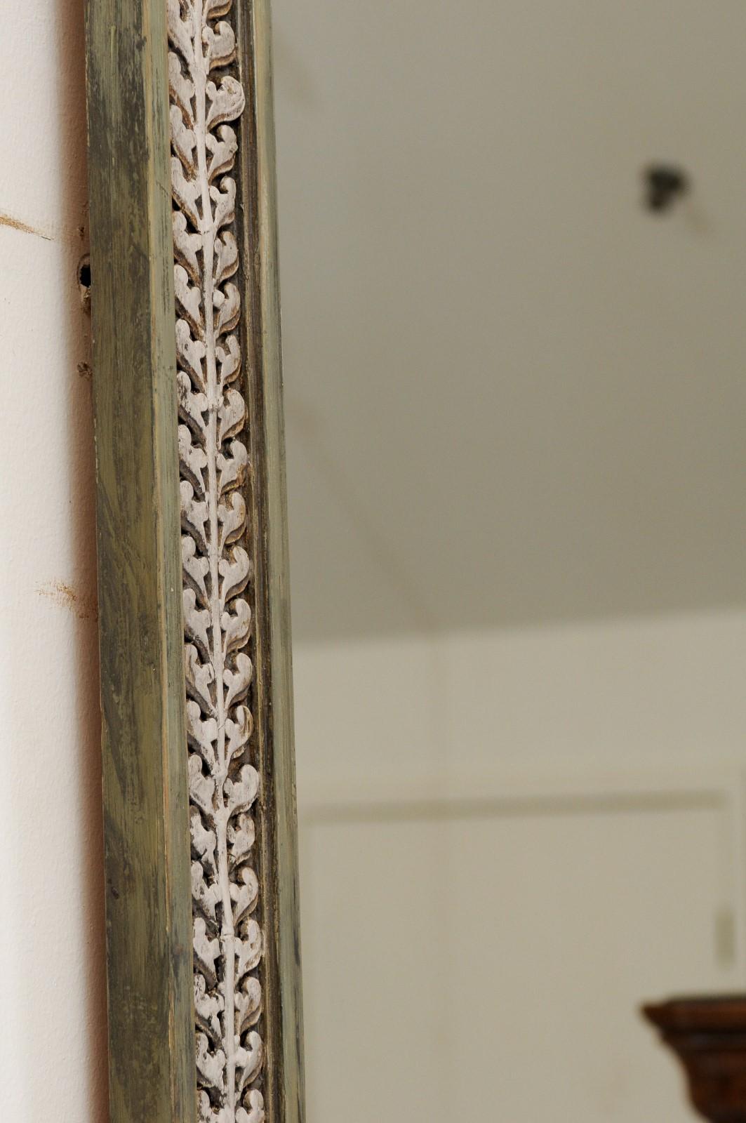 Spiegel im neoklassischen Stil aus französischen Türrahmen von 1750 mit geschnitztem Dekor im Angebot 1