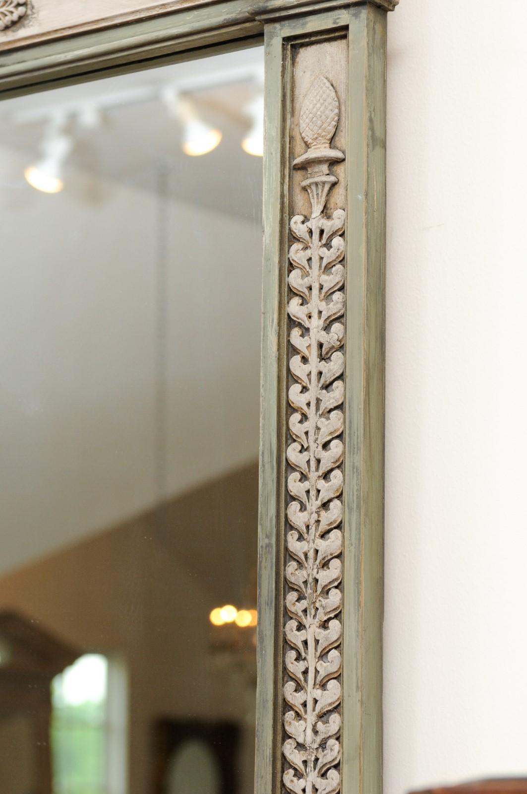 Spiegel im neoklassischen Stil aus französischen Türrahmen von 1750 mit geschnitztem Dekor im Angebot 2