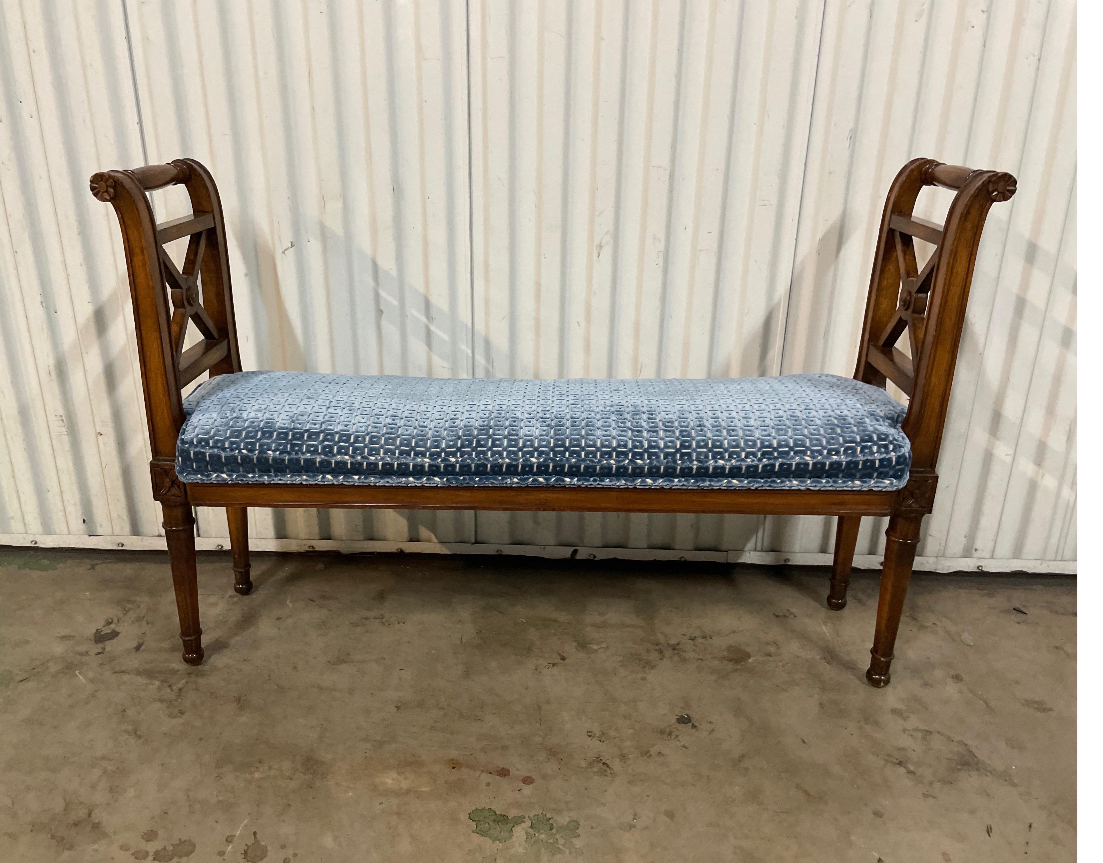 Italian Neoclassical style narrow bench with cut blue velvet fabric.