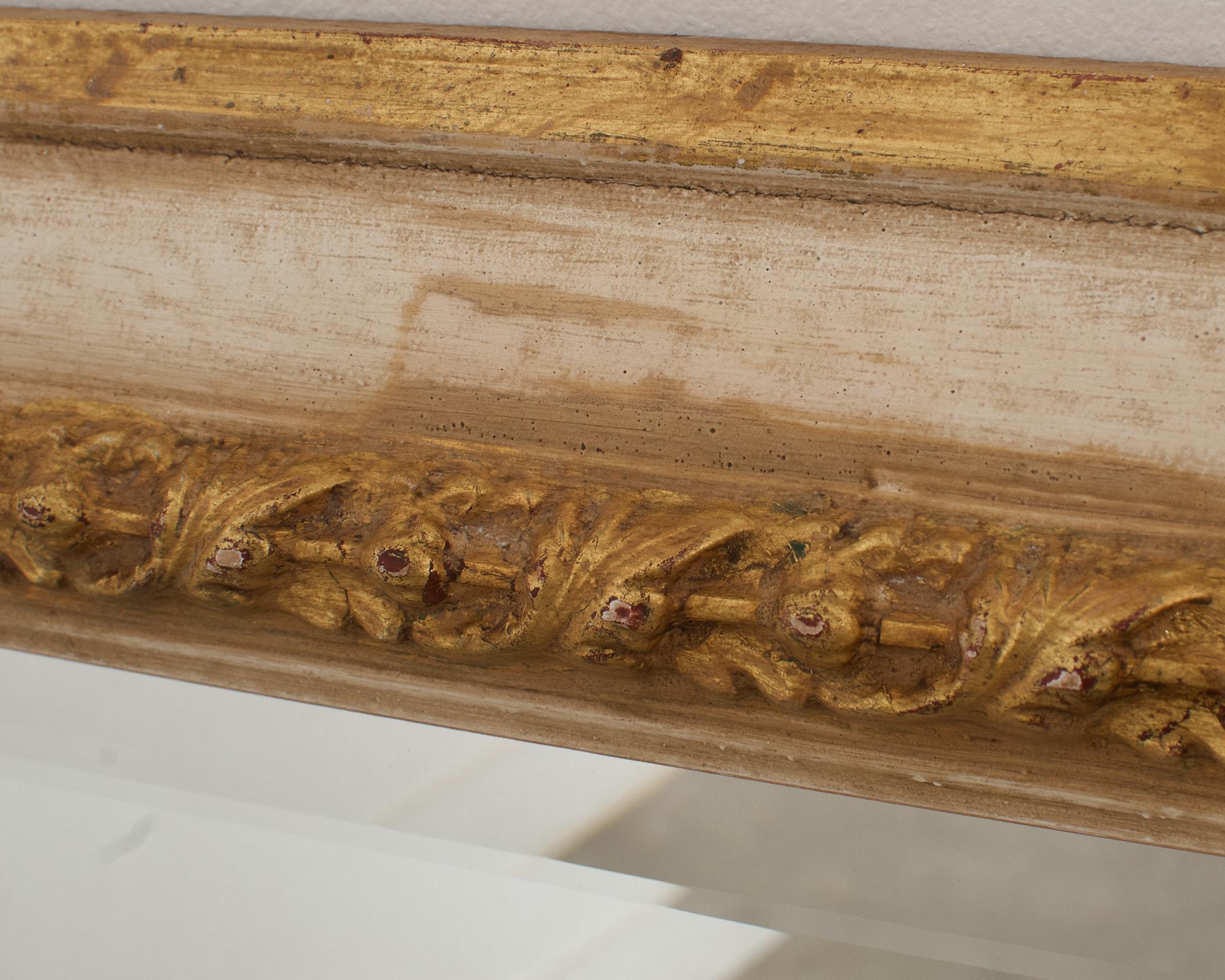 Neoklassischer Stil Gemaltes Paket Vergoldet Abgeschrägter Wandspiegel im Angebot 5