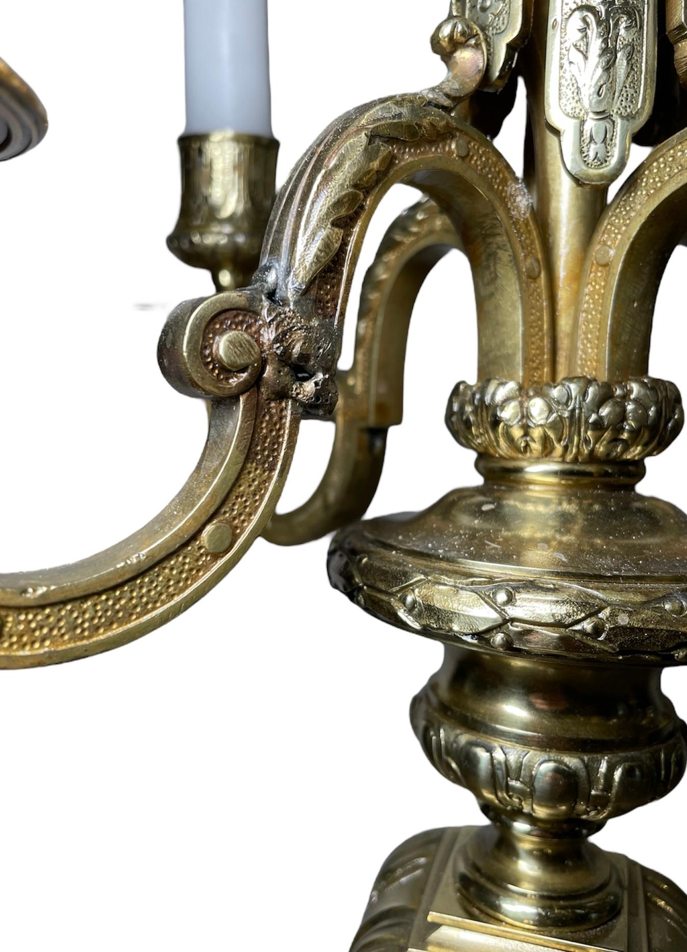 Coppia di candelabri in bronzo in stile neoclassico in vendita 5