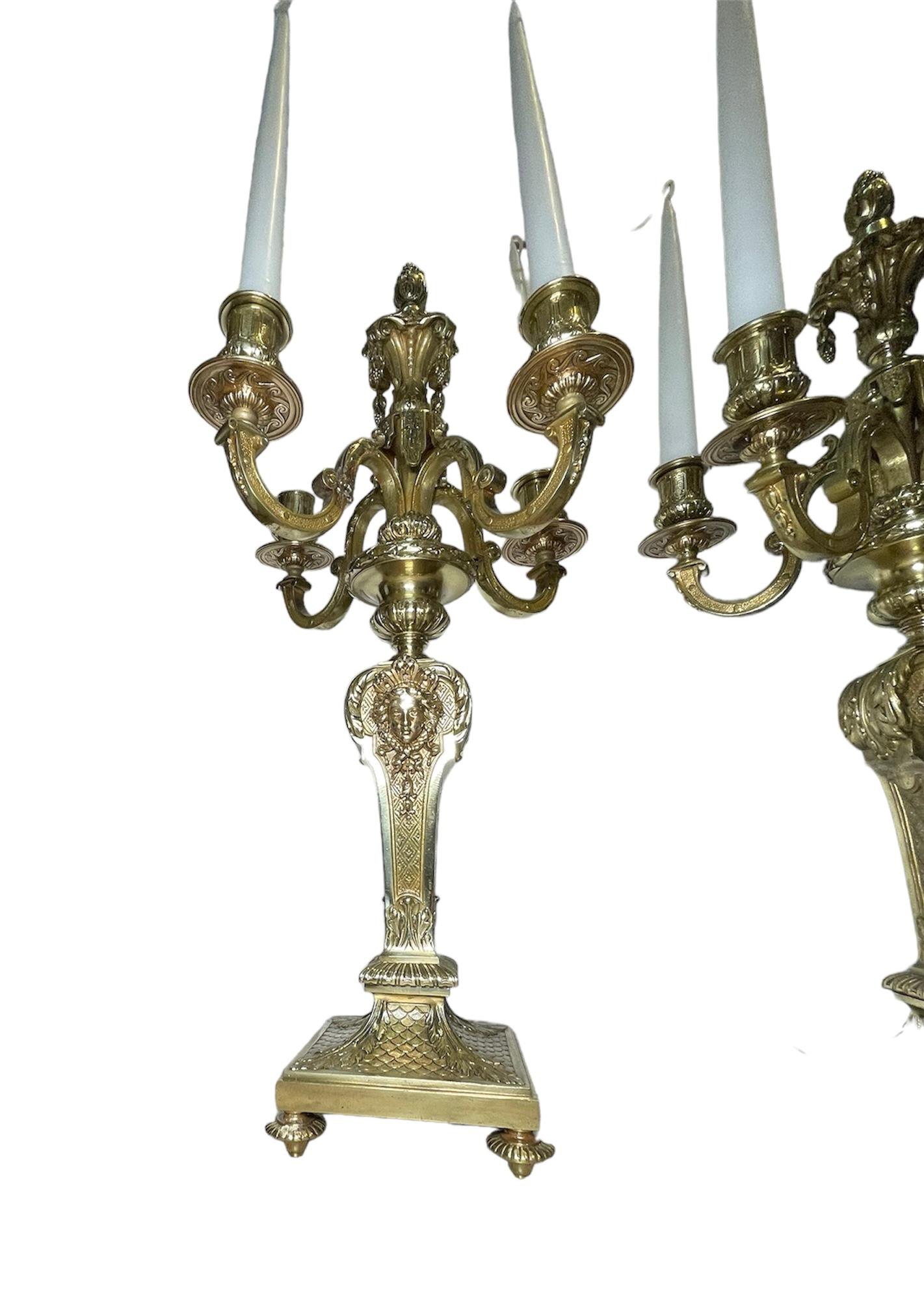 Coppia di candelabri in bronzo in stile neoclassico in vendita 7
