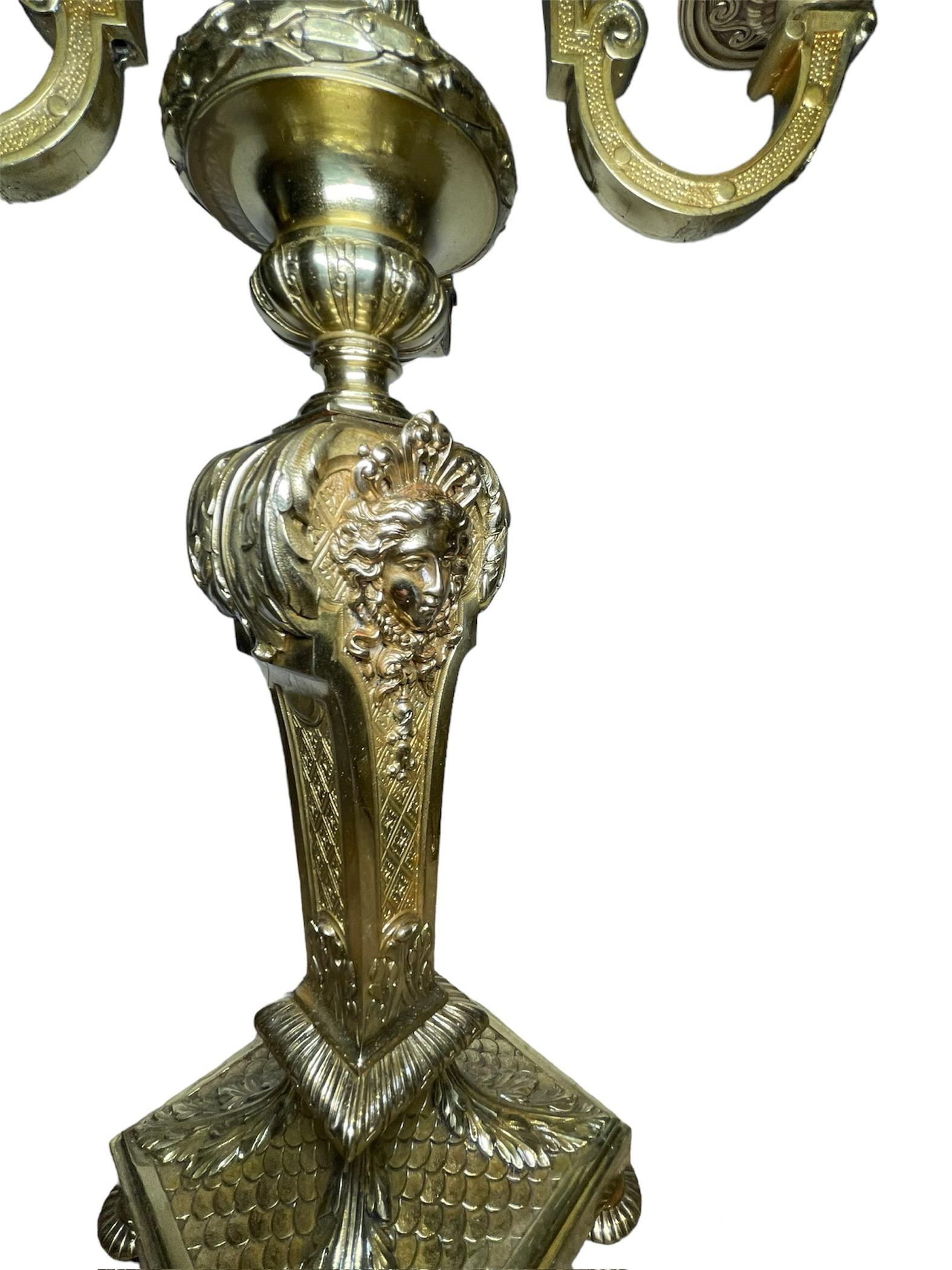 Coppia di candelabri in bronzo in stile neoclassico in vendita 9