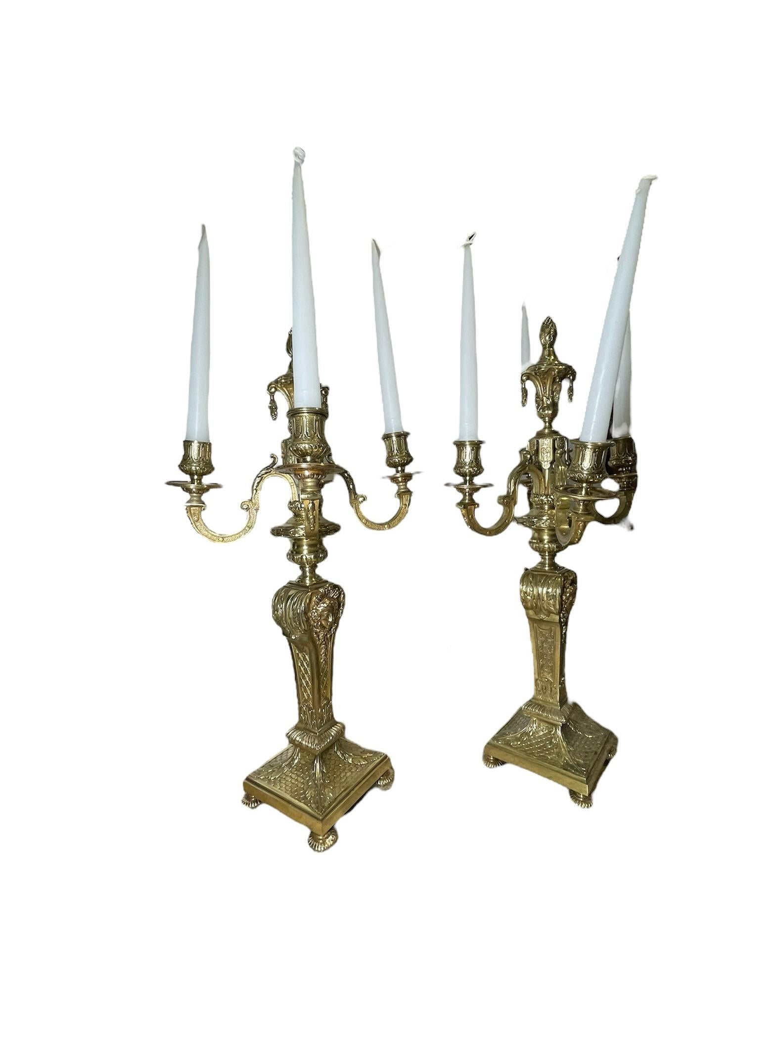 Coppia di candelabri in bronzo in stile neoclassico in vendita 10