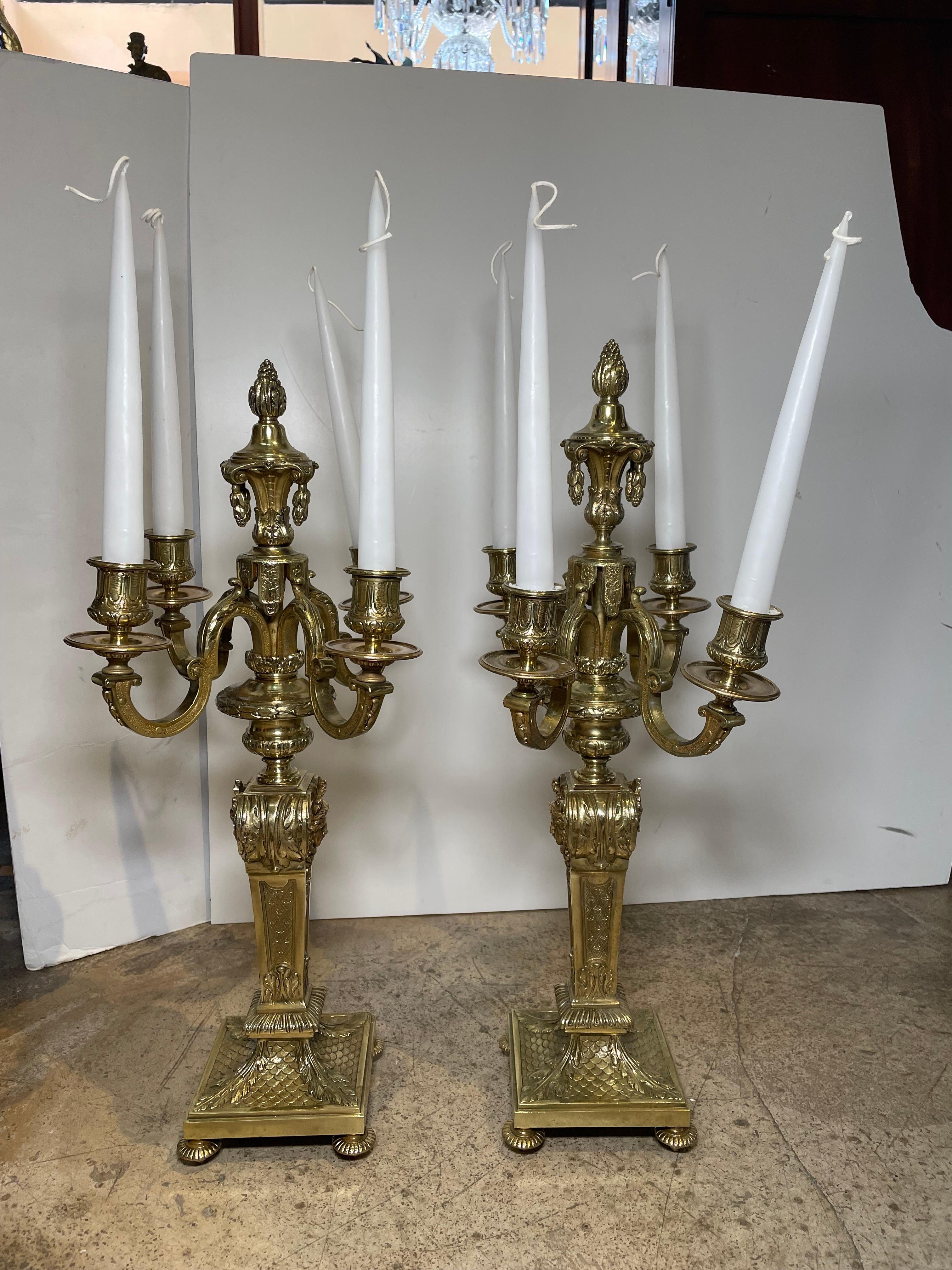 Coppia di candelabri in bronzo in stile neoclassico in vendita 12