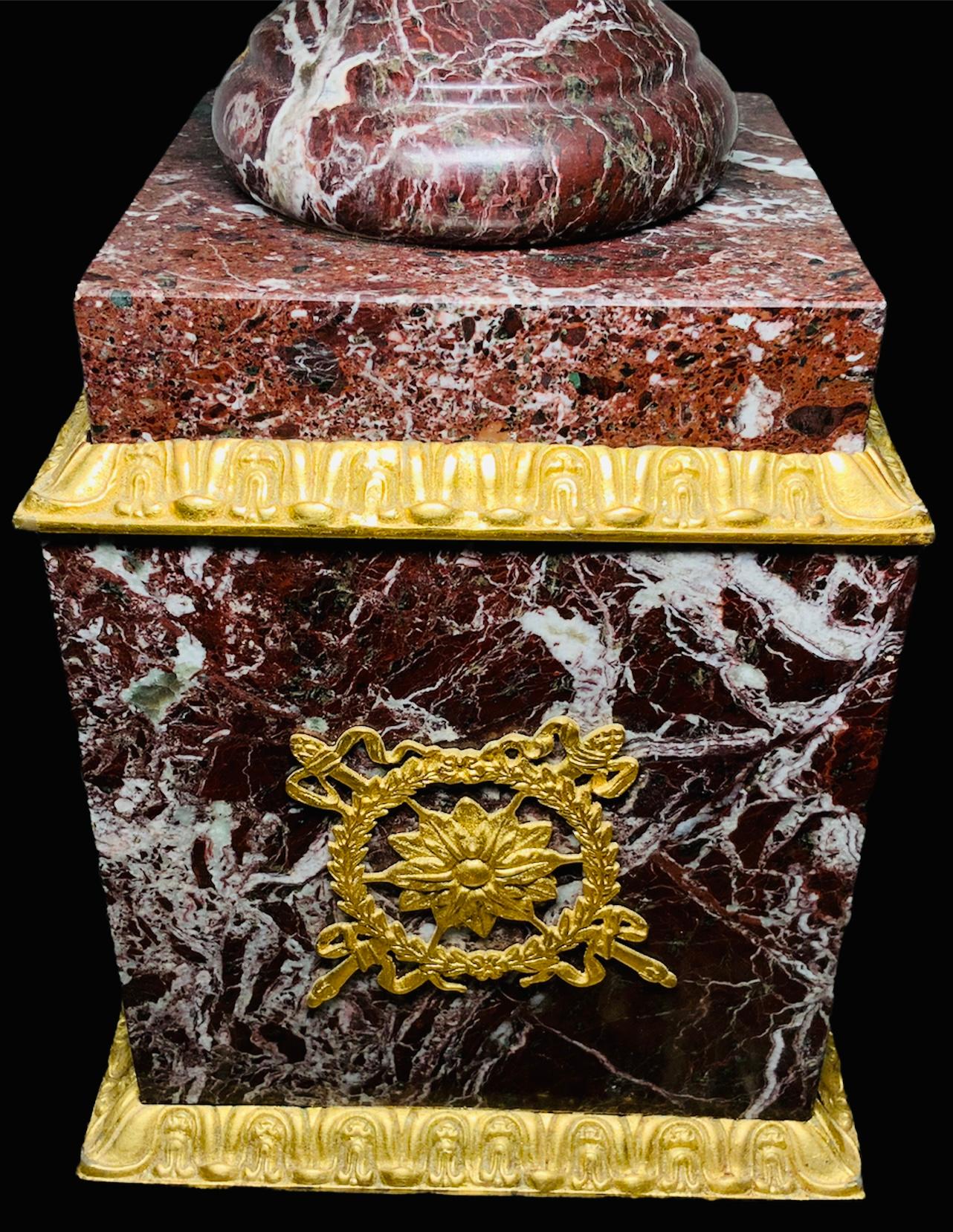 Neoclassical Style Pair Of Brown Marble Bell Shaped Urns  For Sale 5