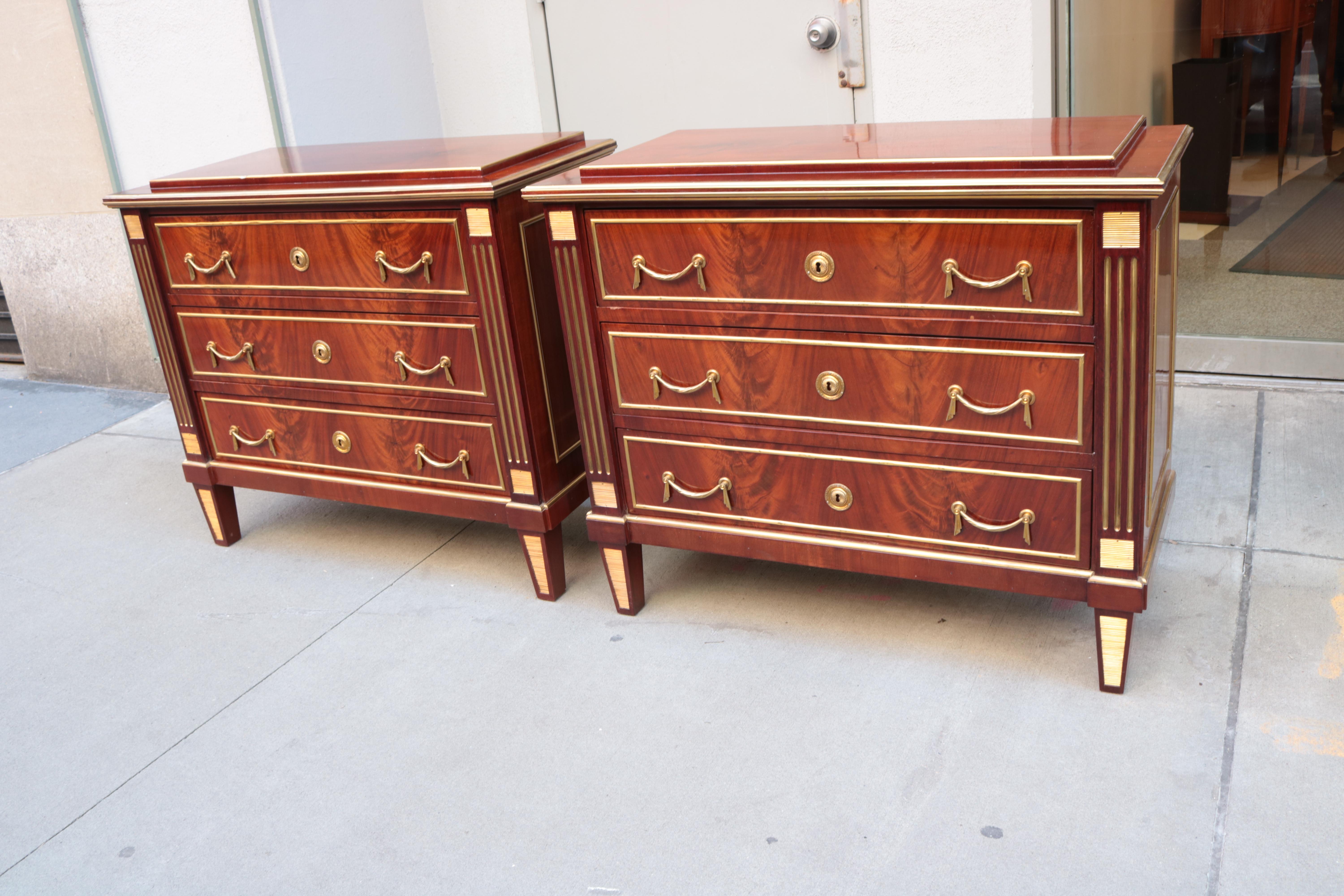 Neoclassical Style Pair of Chests In Good Condition In New York, NY