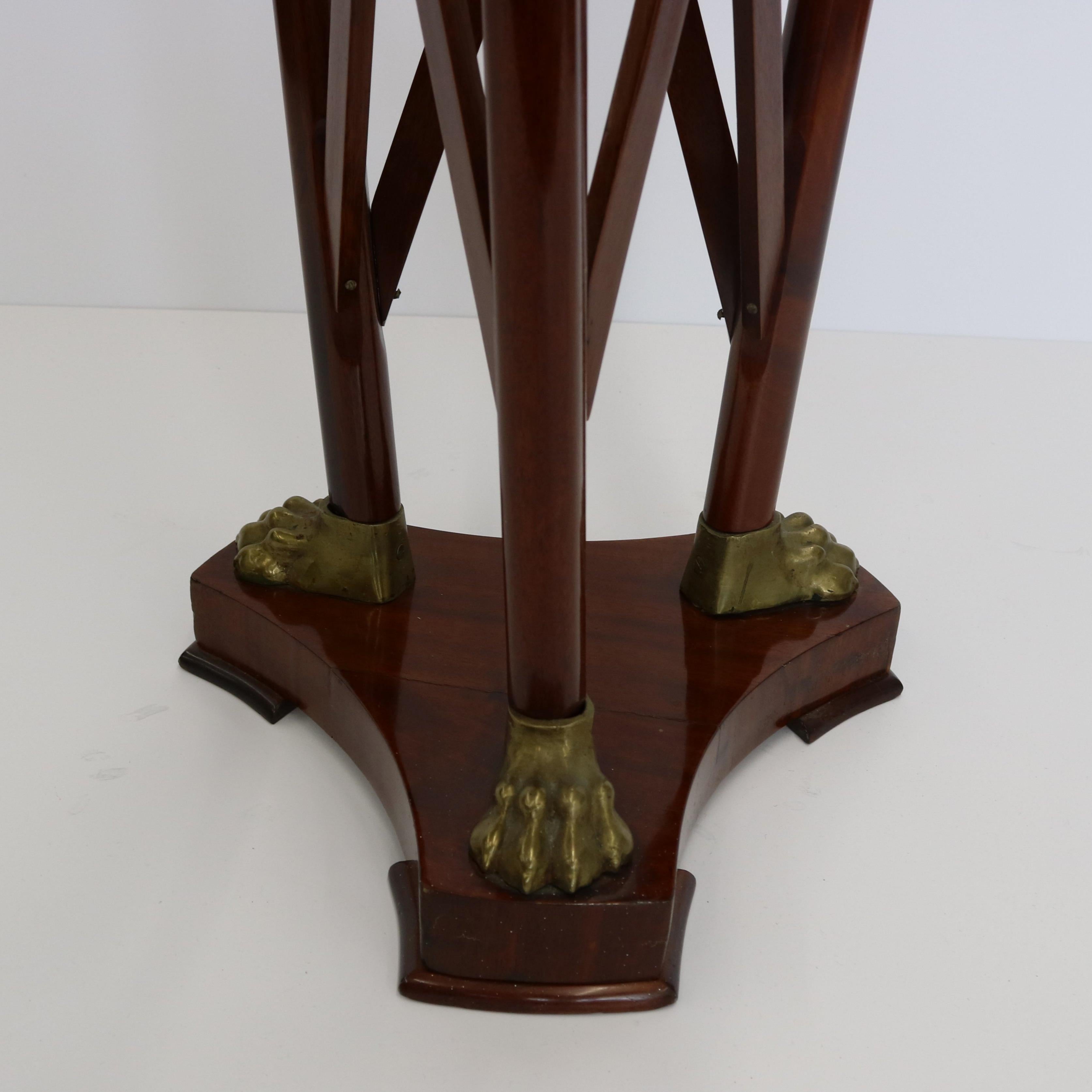 Neoclassical-style Pedestal In Good Condition For Sale In New York, NY