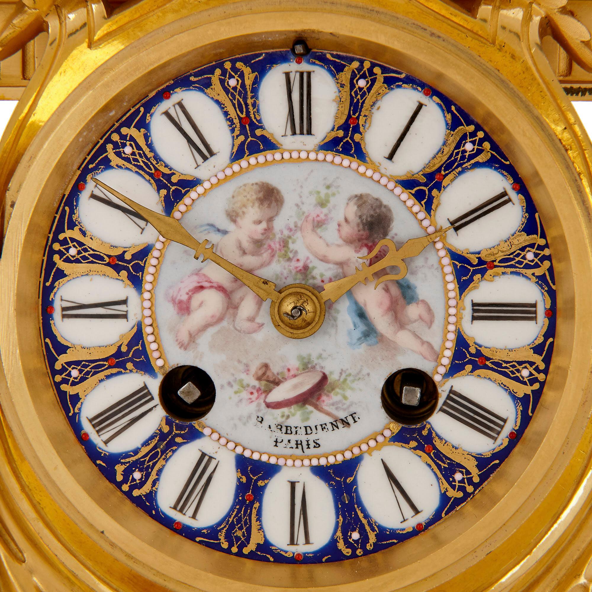 Francese Set di orologi in porcellana e bronzo dorato in stile neoclassico di Barbedienne in vendita