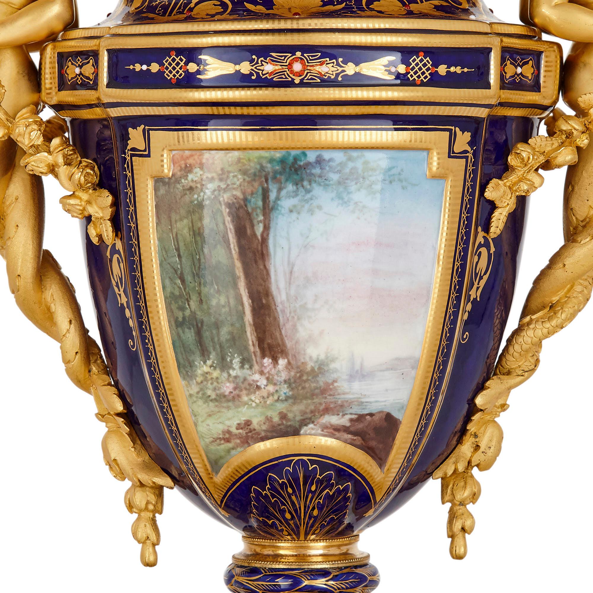 Uhrenset aus Porzellan und vergoldeter Bronze im neoklassischen Stil von Barbedienne (Vergoldet) im Angebot
