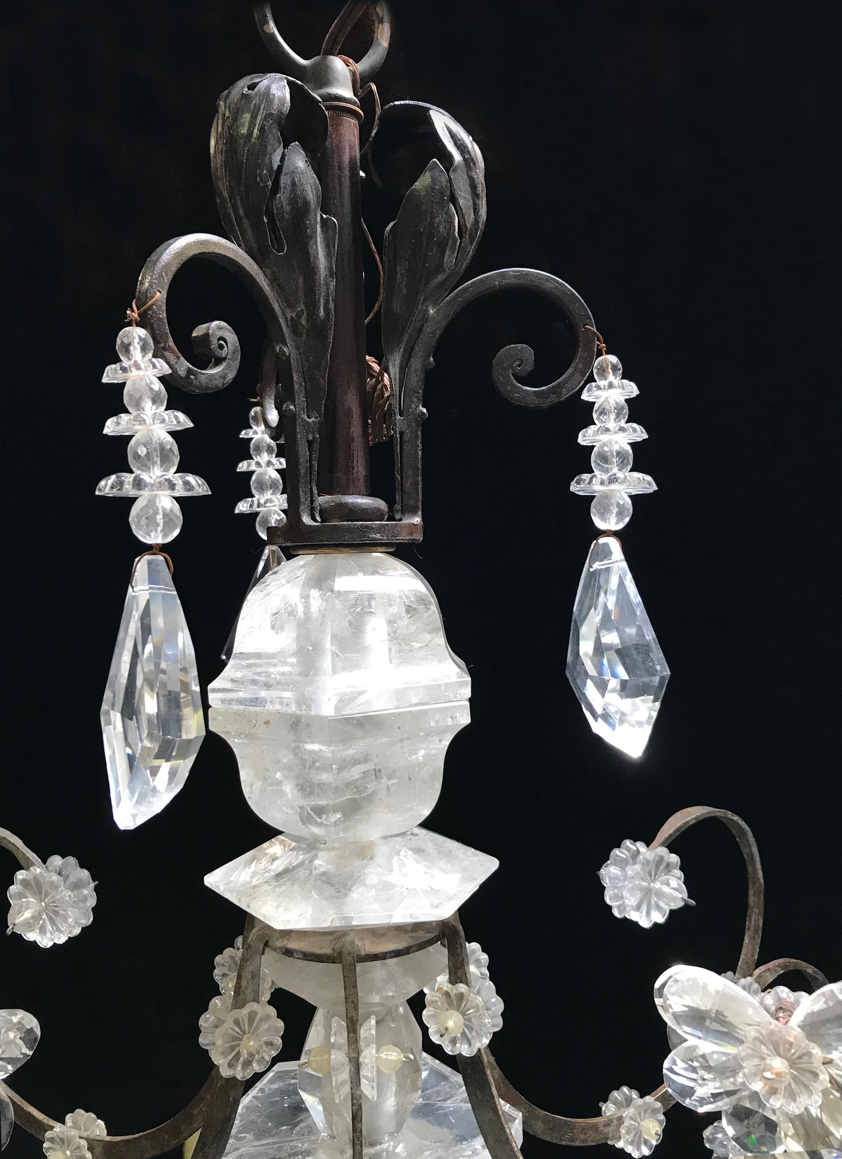Sculpté à la main Lustre en cristal de roche de style néoclassique, 6 lumières en vente
