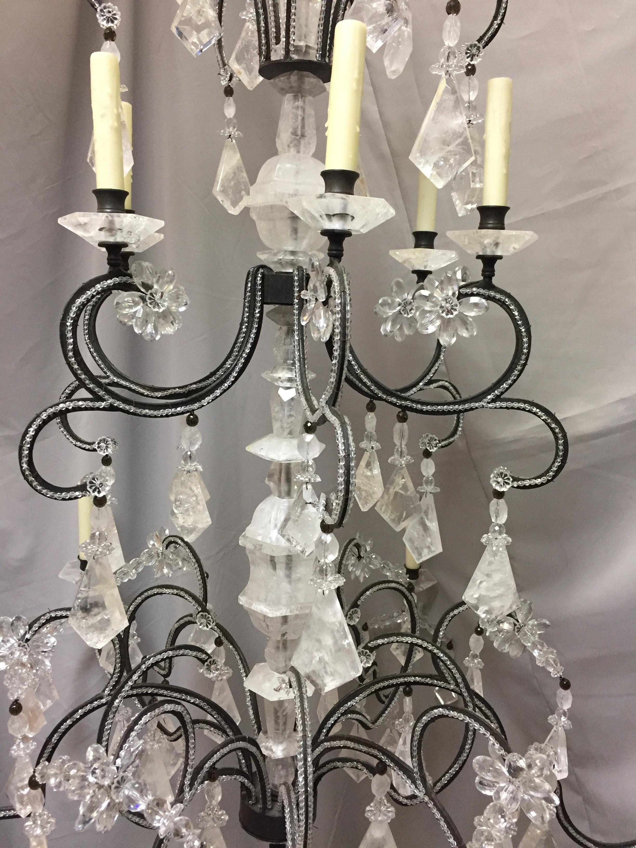 Zwölf-Licht-Kronleuchter aus Bergkristall im neoklassischen Stil im Angebot 4