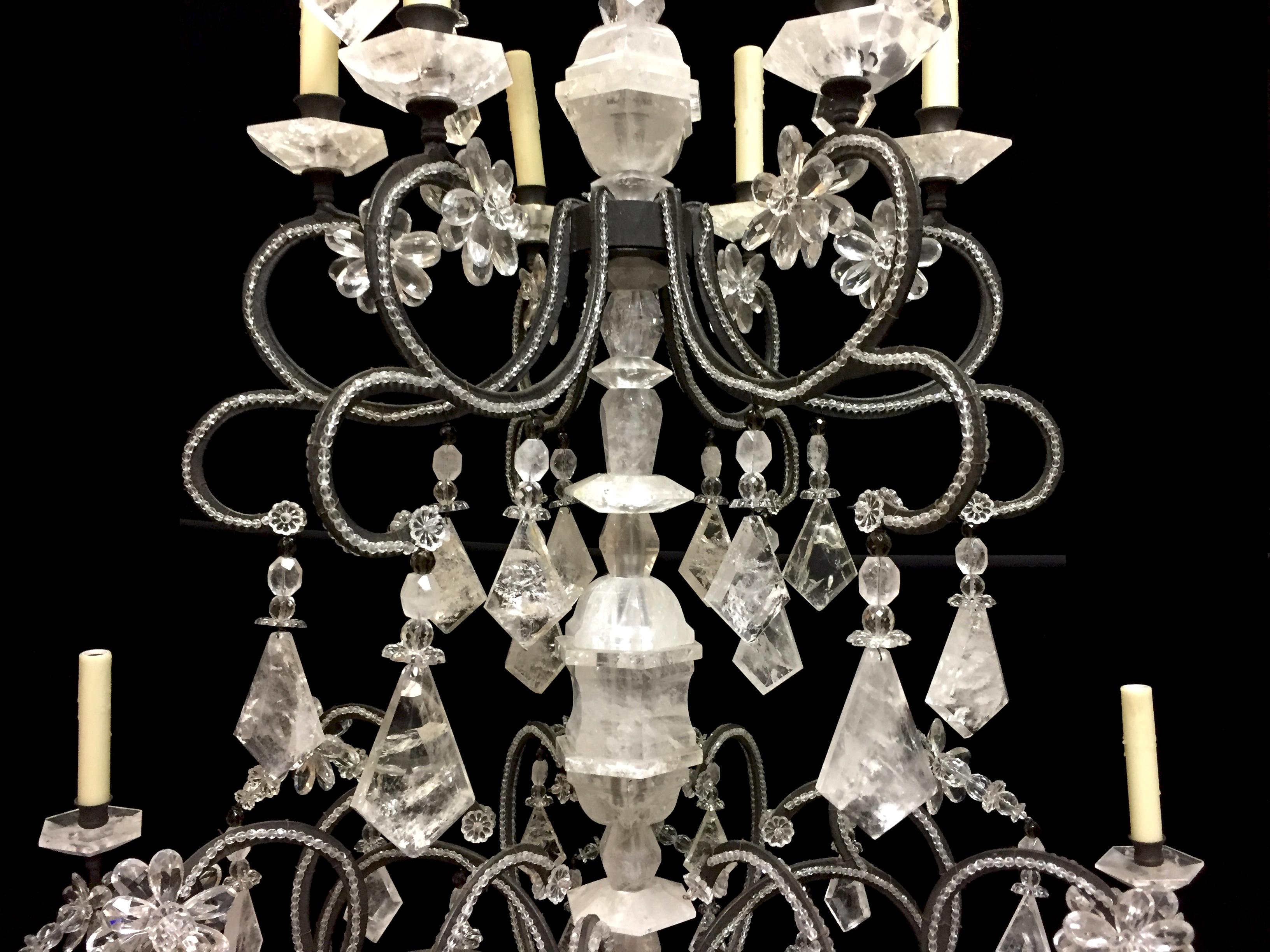 Lustre à douze lumières en cristal de roche de style néoclassique Excellent état - En vente à Cypress, CA