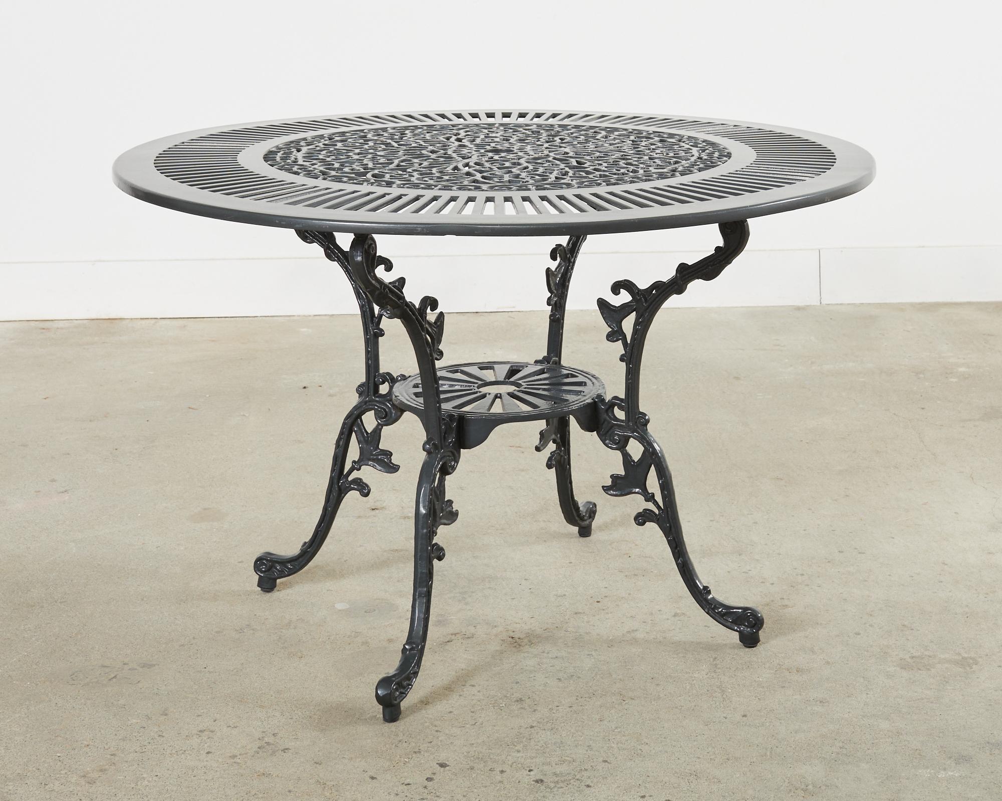 Neoclassical Style Round Aluminum Patio Garden Dining Table In Good Condition For Sale In Rio Vista, CA