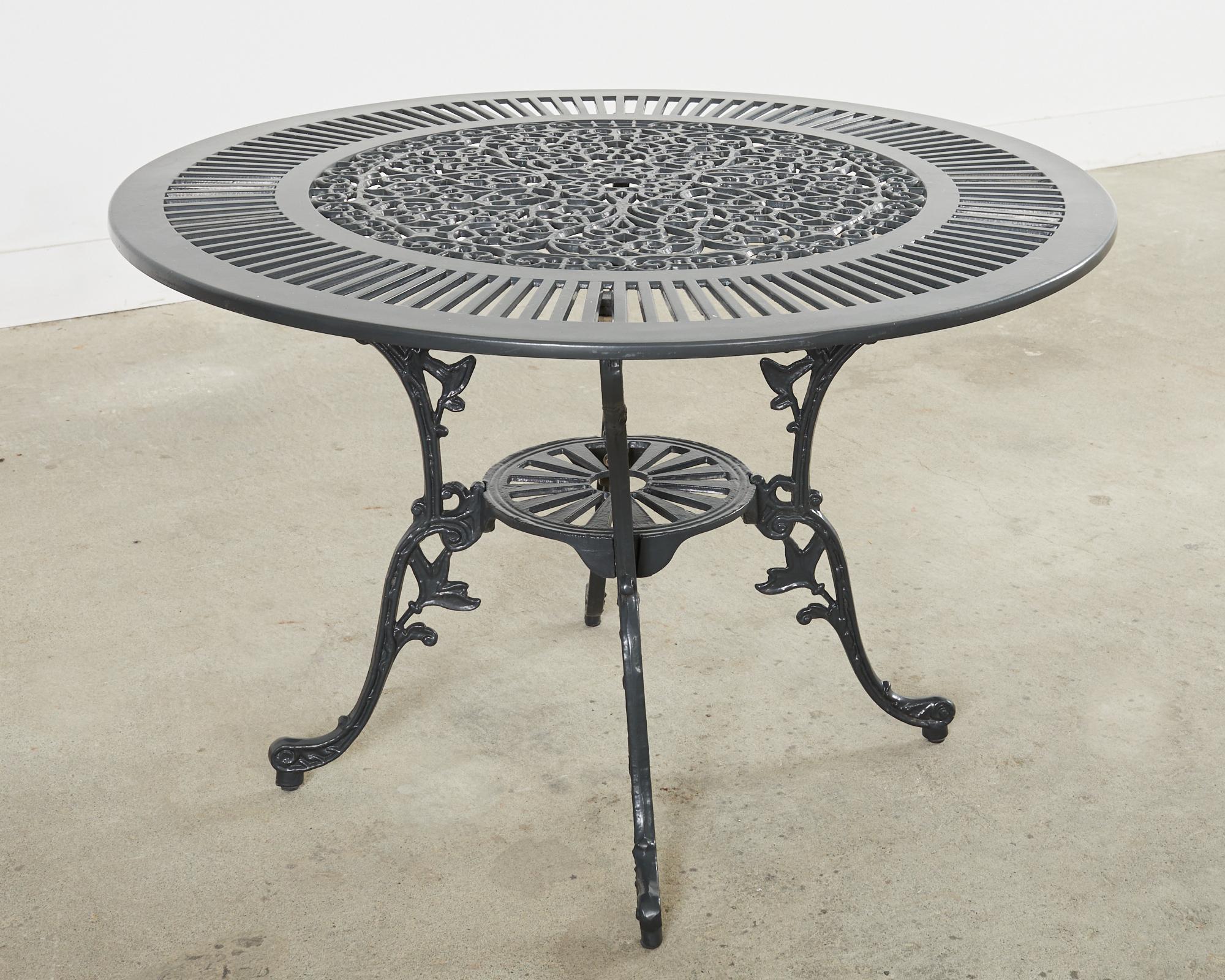Neoclassical Style Round Aluminum Patio Garden Dining Table In Good Condition For Sale In Rio Vista, CA