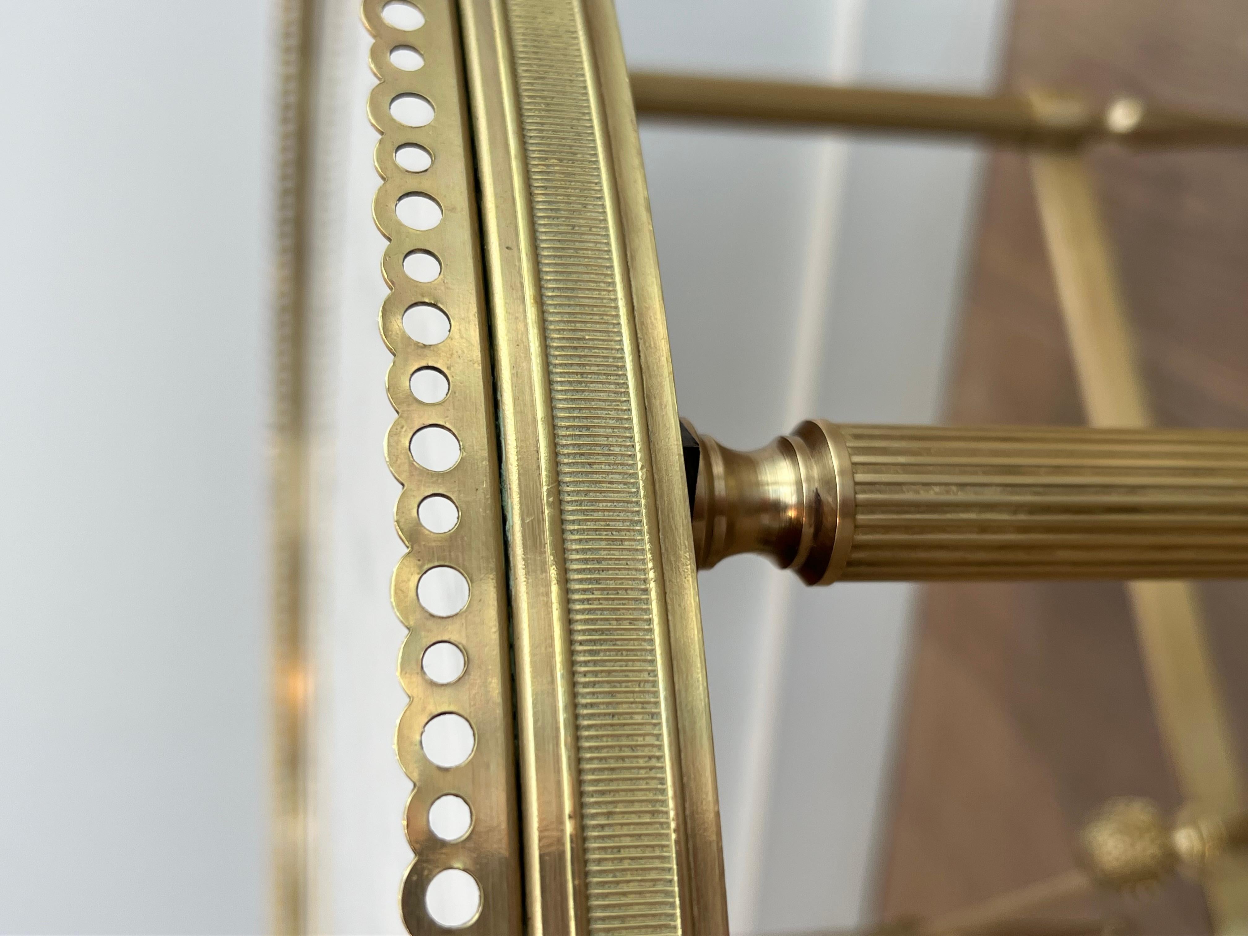 Tavolino rotondo in ottone in stile neoclassico con piano in marmo di Maison Jansen in vendita 7