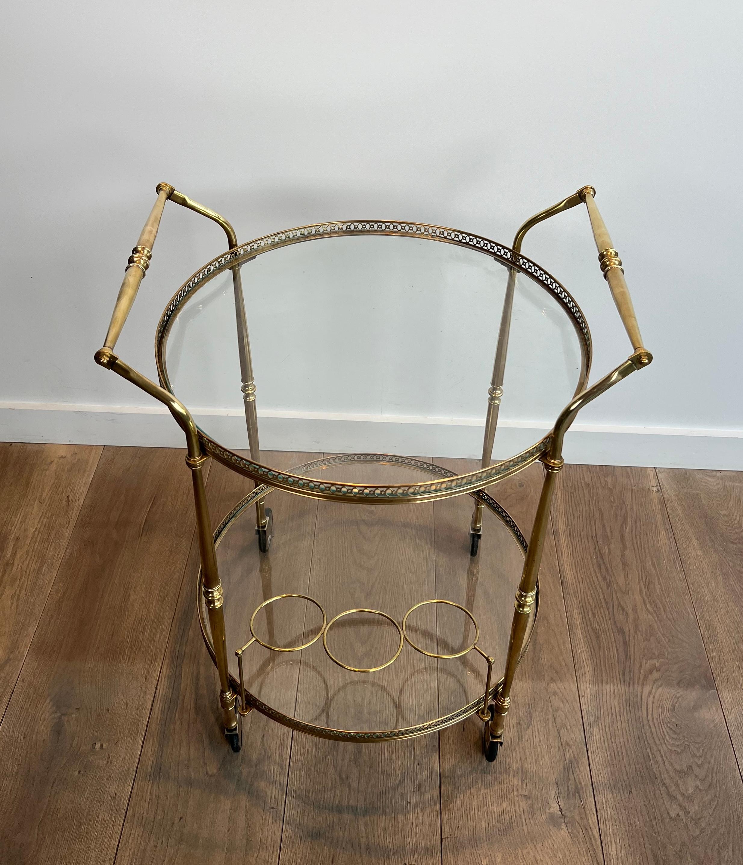 Carrito redondo de latón para bebidas de estilo neoclásico de Maison Jansen en venta 4