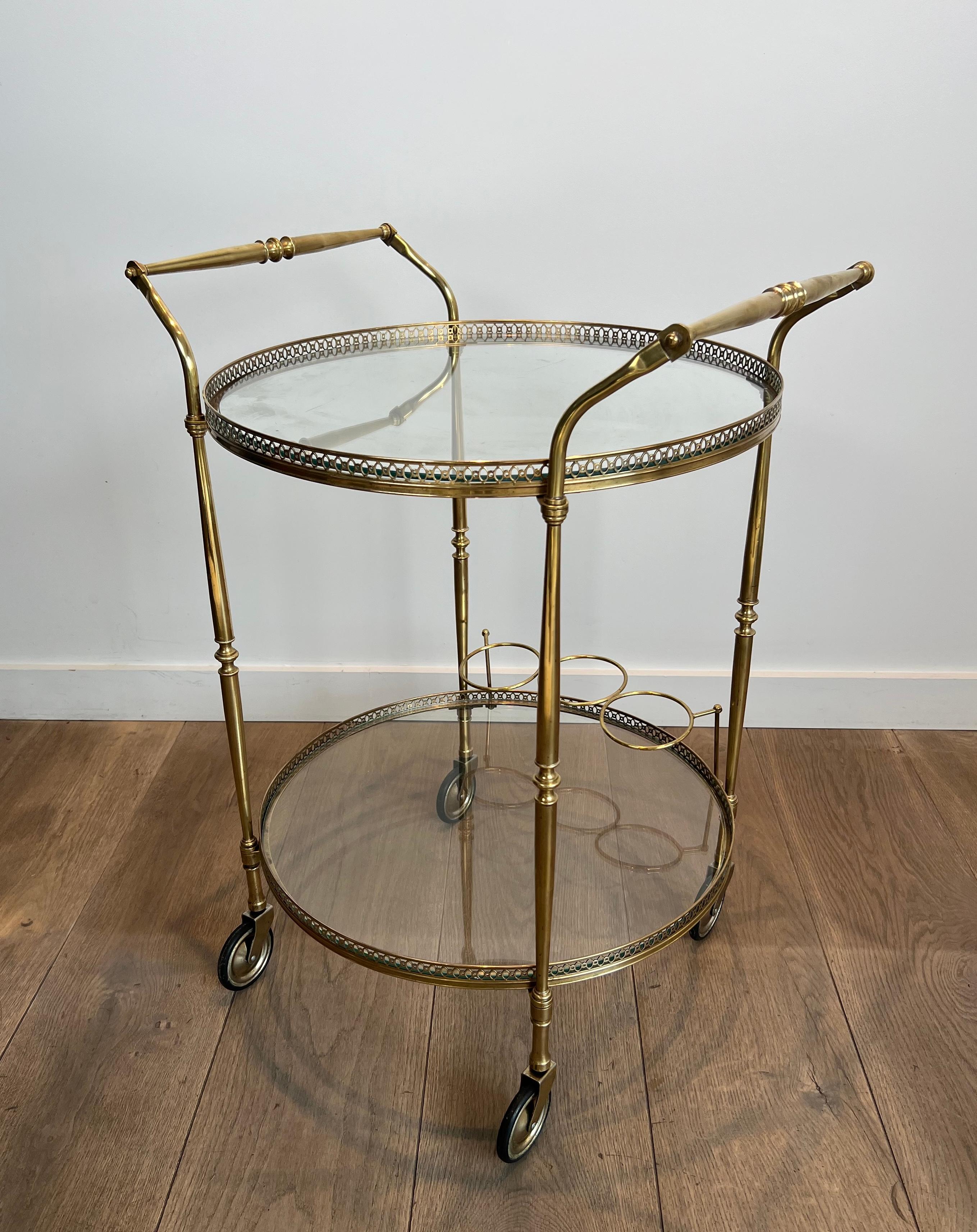 Carrito redondo de latón para bebidas de estilo neoclásico de Maison Jansen en venta 5