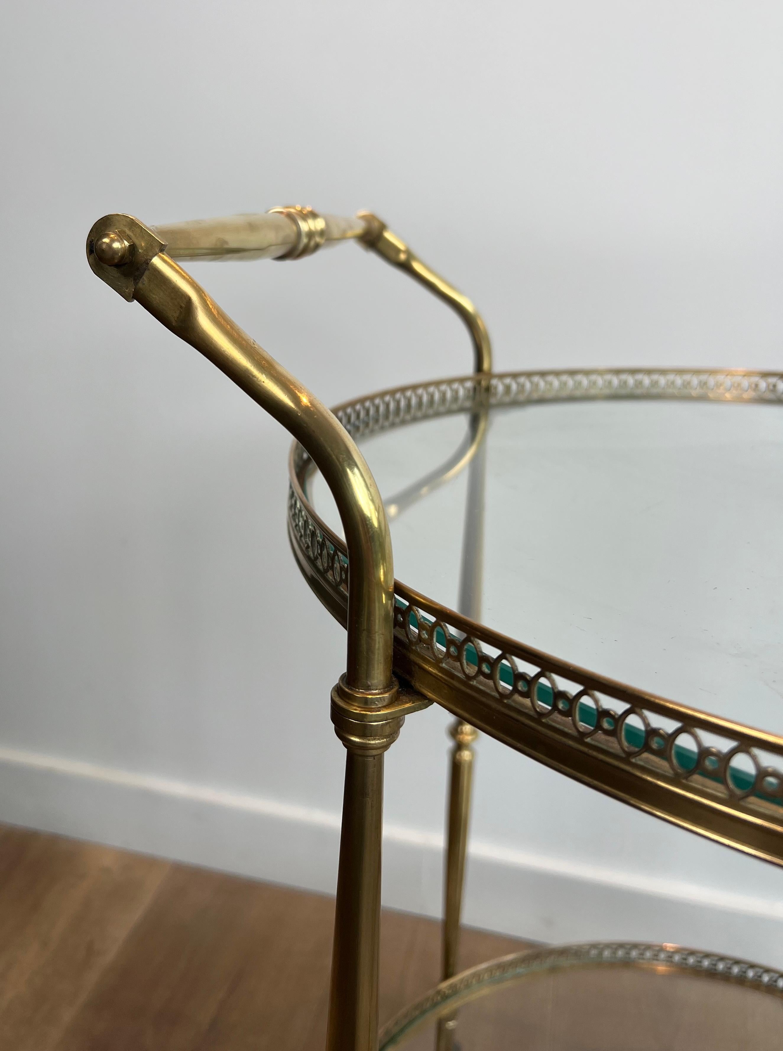 Carrito redondo de latón para bebidas de estilo neoclásico de Maison Jansen en venta 6