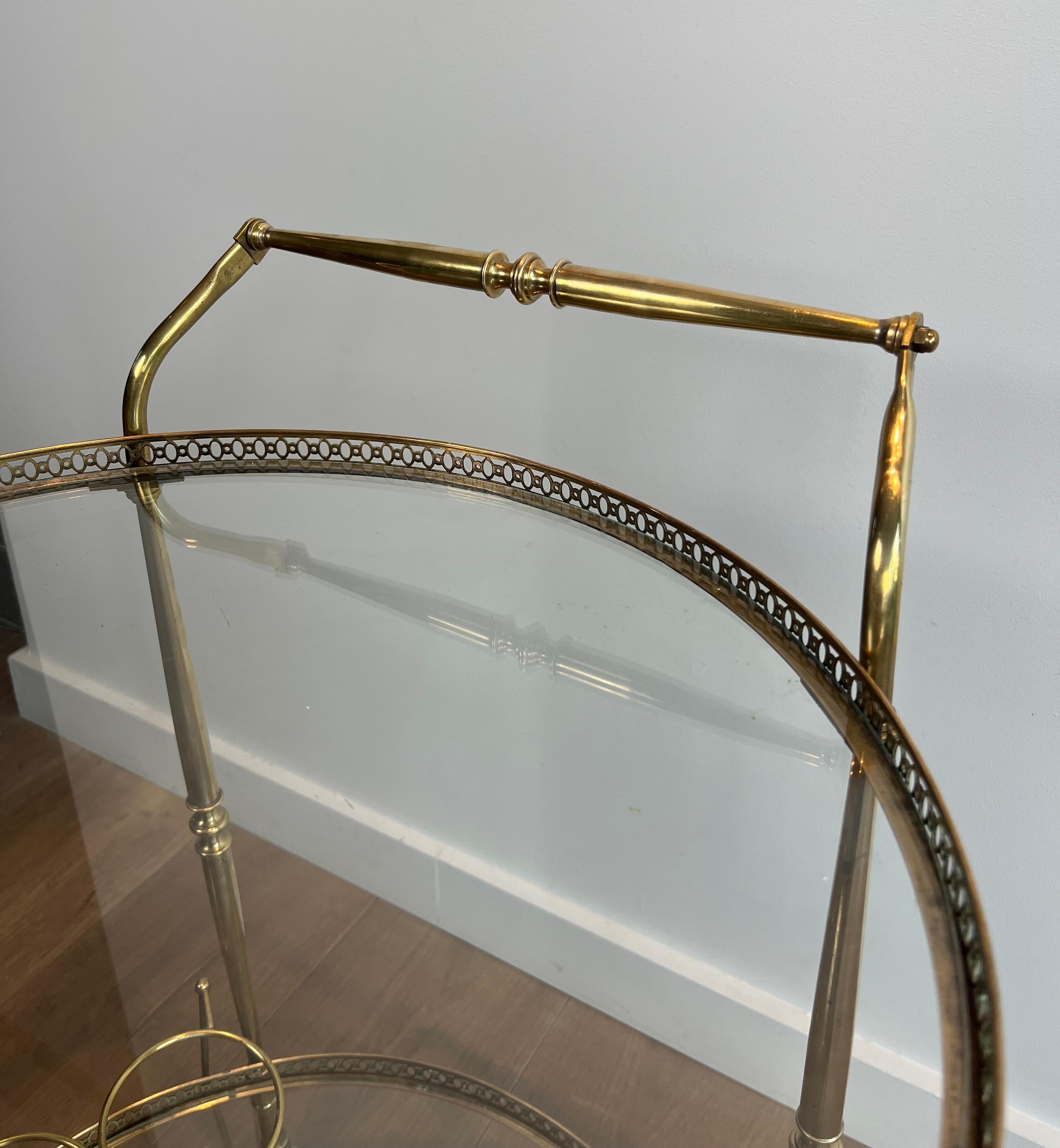 Carrito redondo de latón para bebidas de estilo neoclásico de Maison Jansen en venta 8