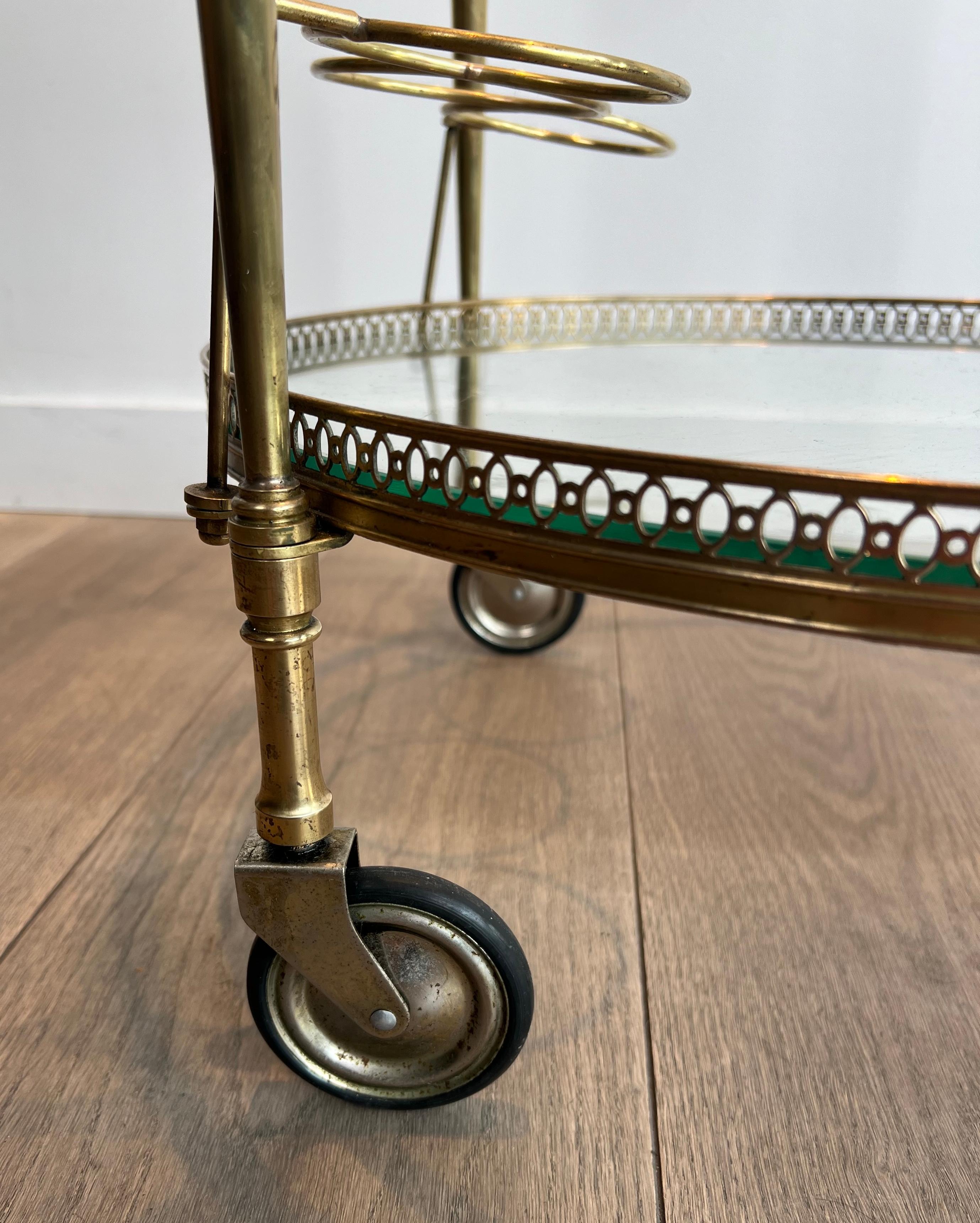 Carrito redondo de latón para bebidas de estilo neoclásico de Maison Jansen en venta 11