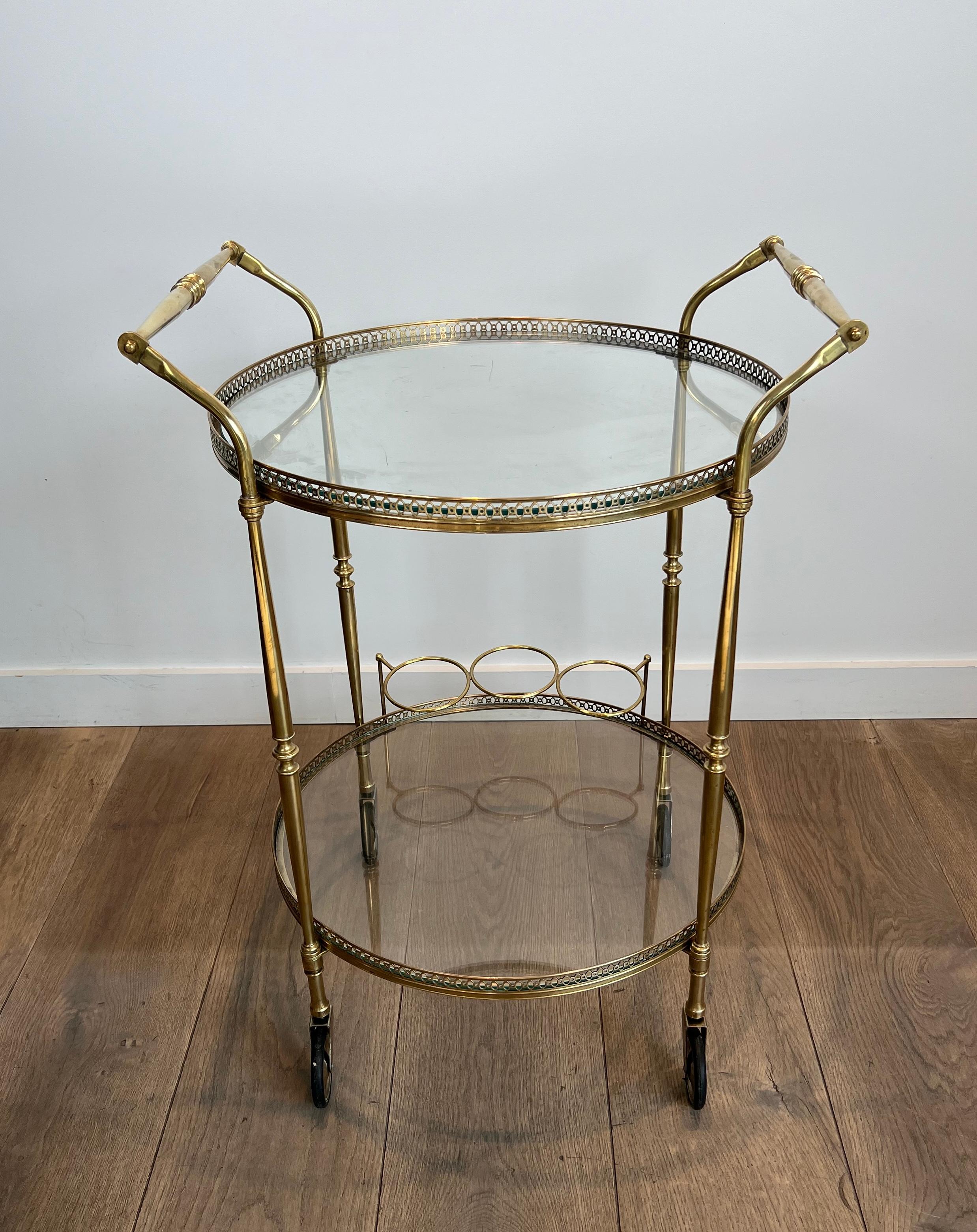 Carrito redondo de latón para bebidas de estilo neoclásico de Maison Jansen en venta 12