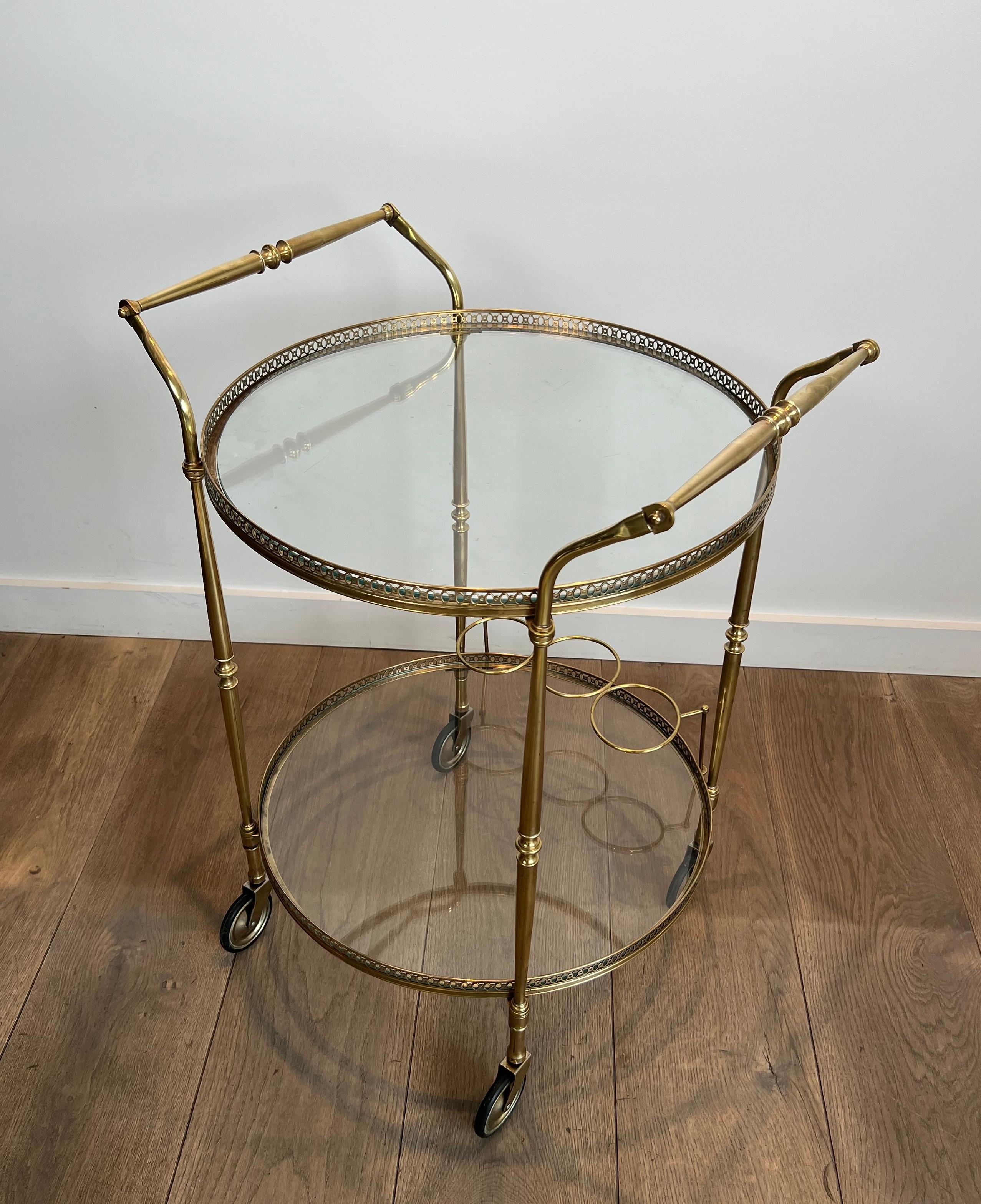 Carrito redondo de latón para bebidas de estilo neoclásico de Maison Jansen en venta 13