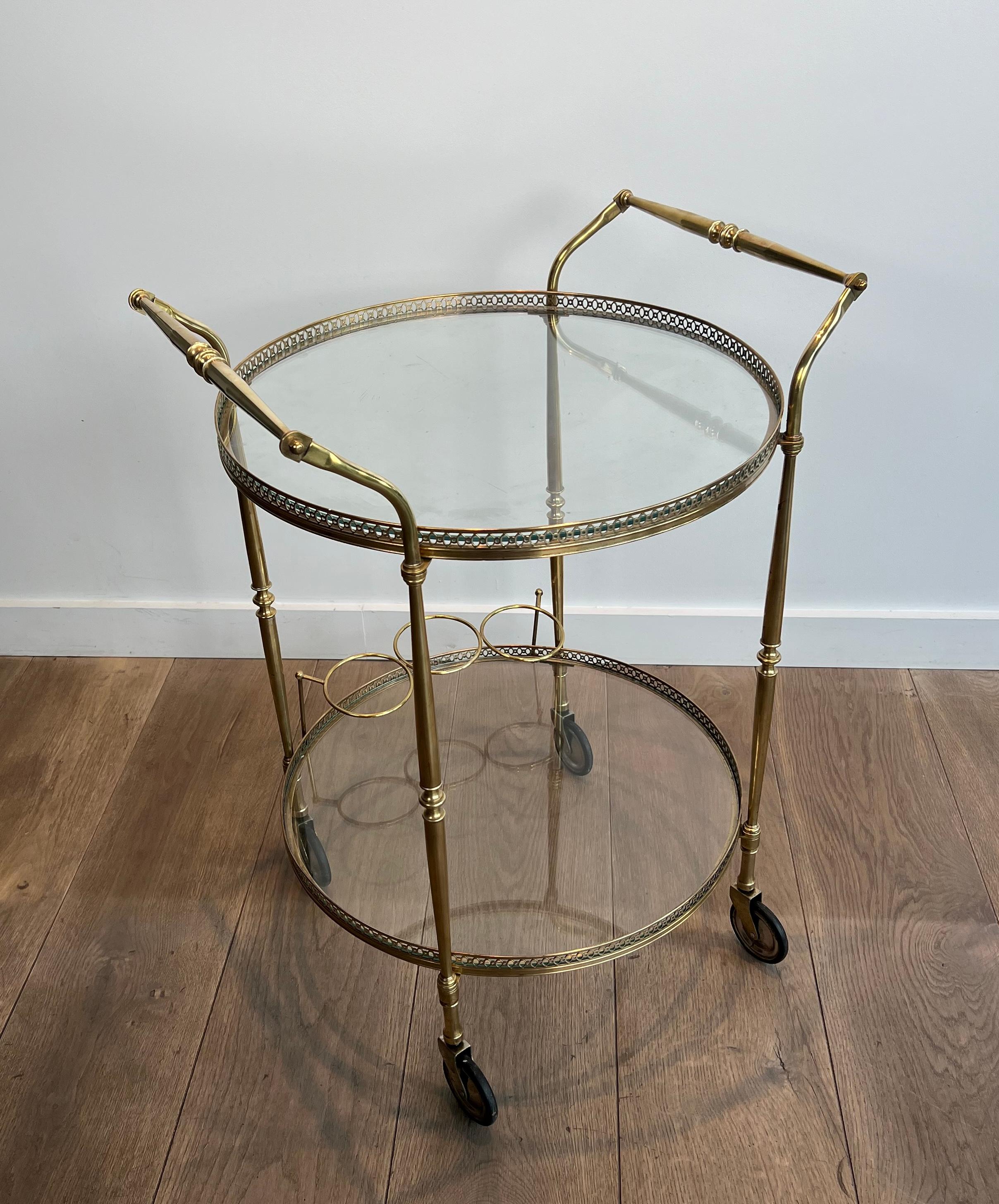 Carrito redondo de latón para bebidas de estilo neoclásico de Maison Jansen Neoclásico en venta