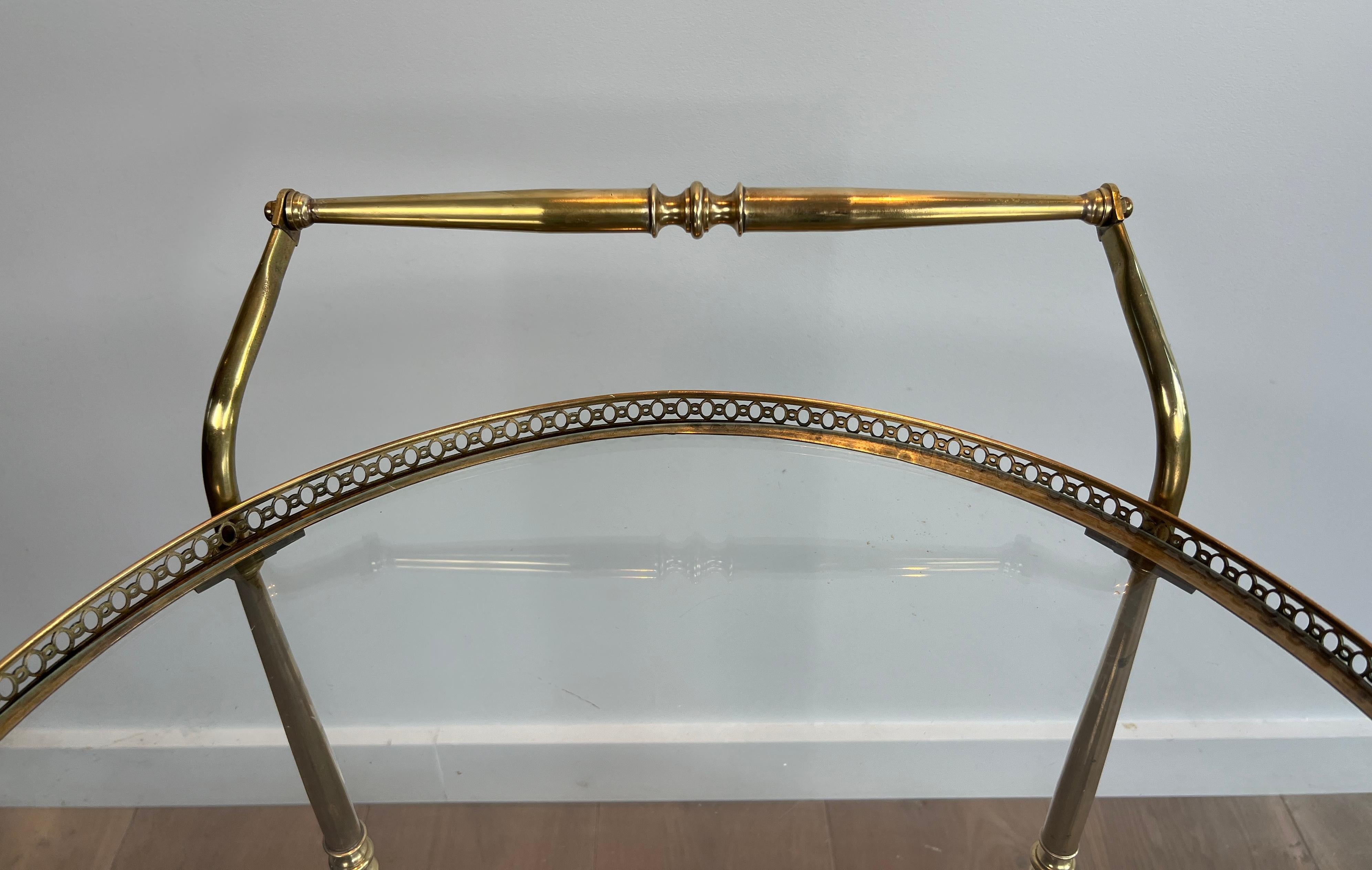 Carrito redondo de latón para bebidas de estilo neoclásico de Maison Jansen Latón en venta