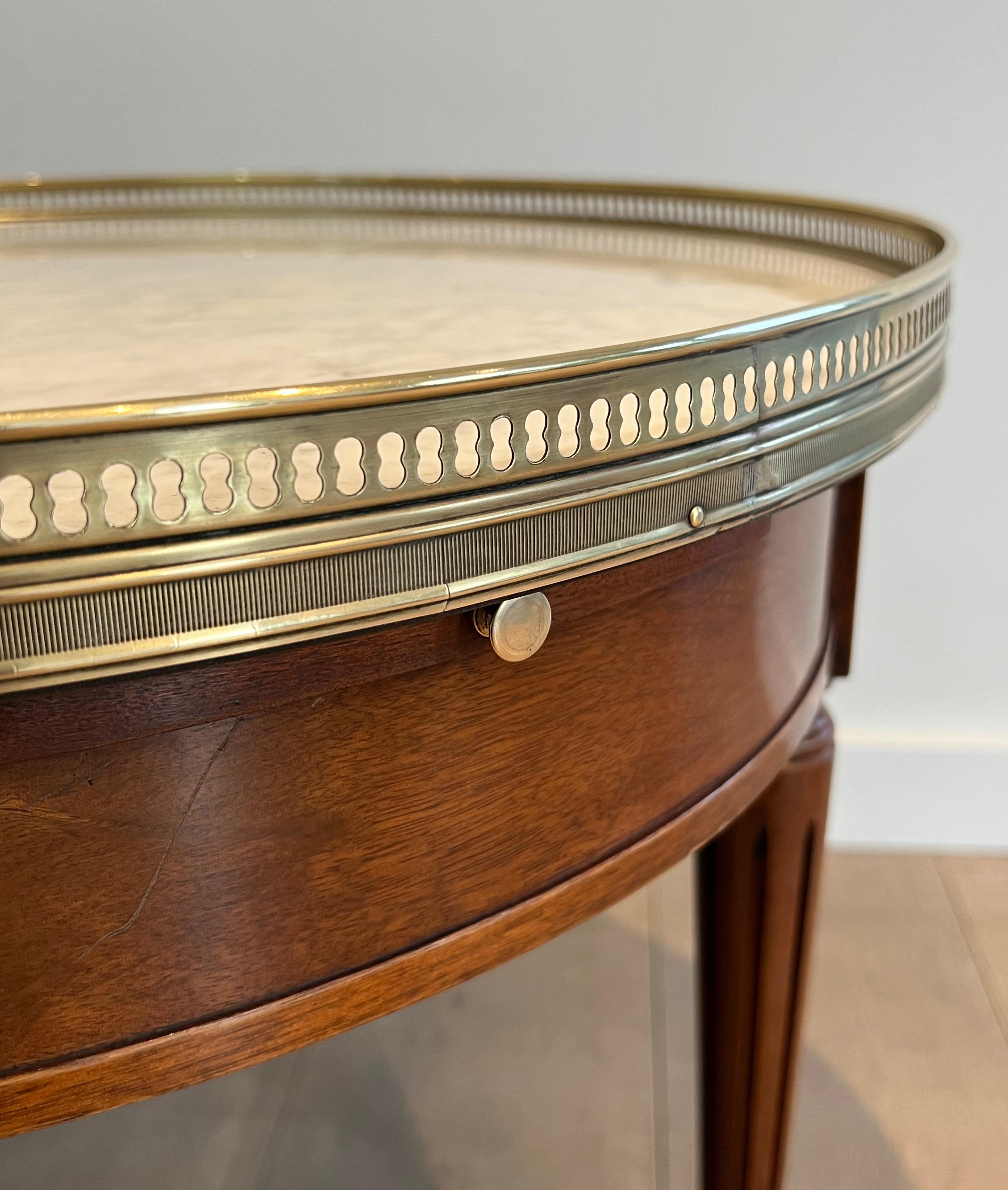 Neoclassical Style Round Coffee Table with Brass and White Carrara Marble Top For Sale 10
