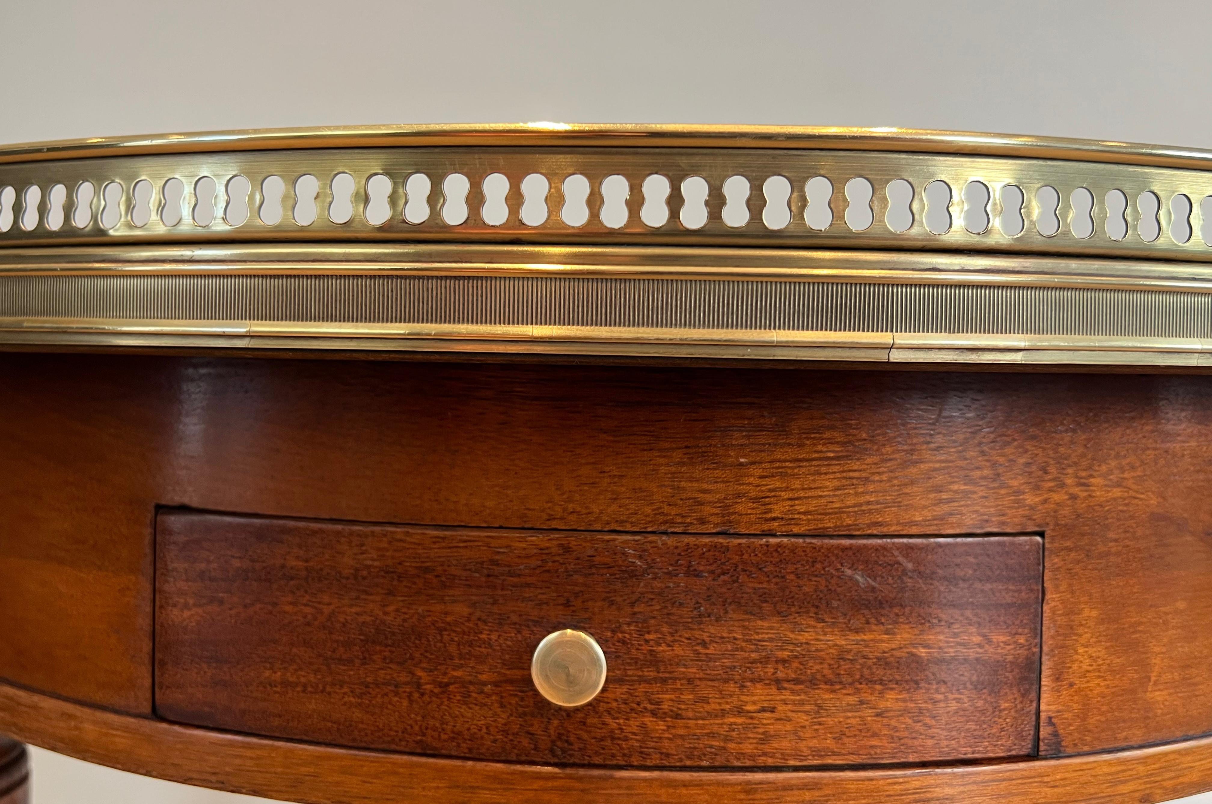 Neoclassical Style Round Coffee Table with Brass and White Carrara Marble Top For Sale 11