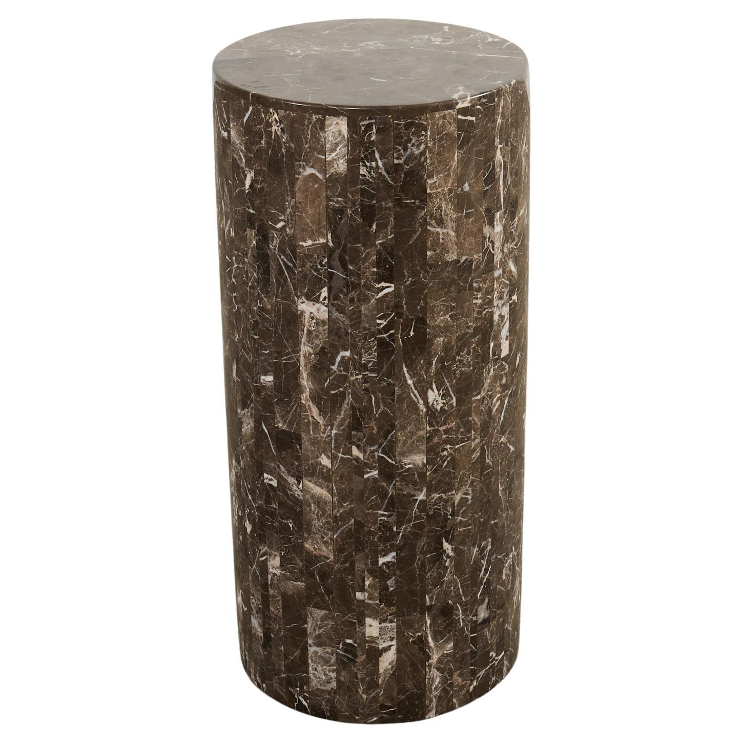 Pedestal redondo de mármol teselado de estilo neoclásico