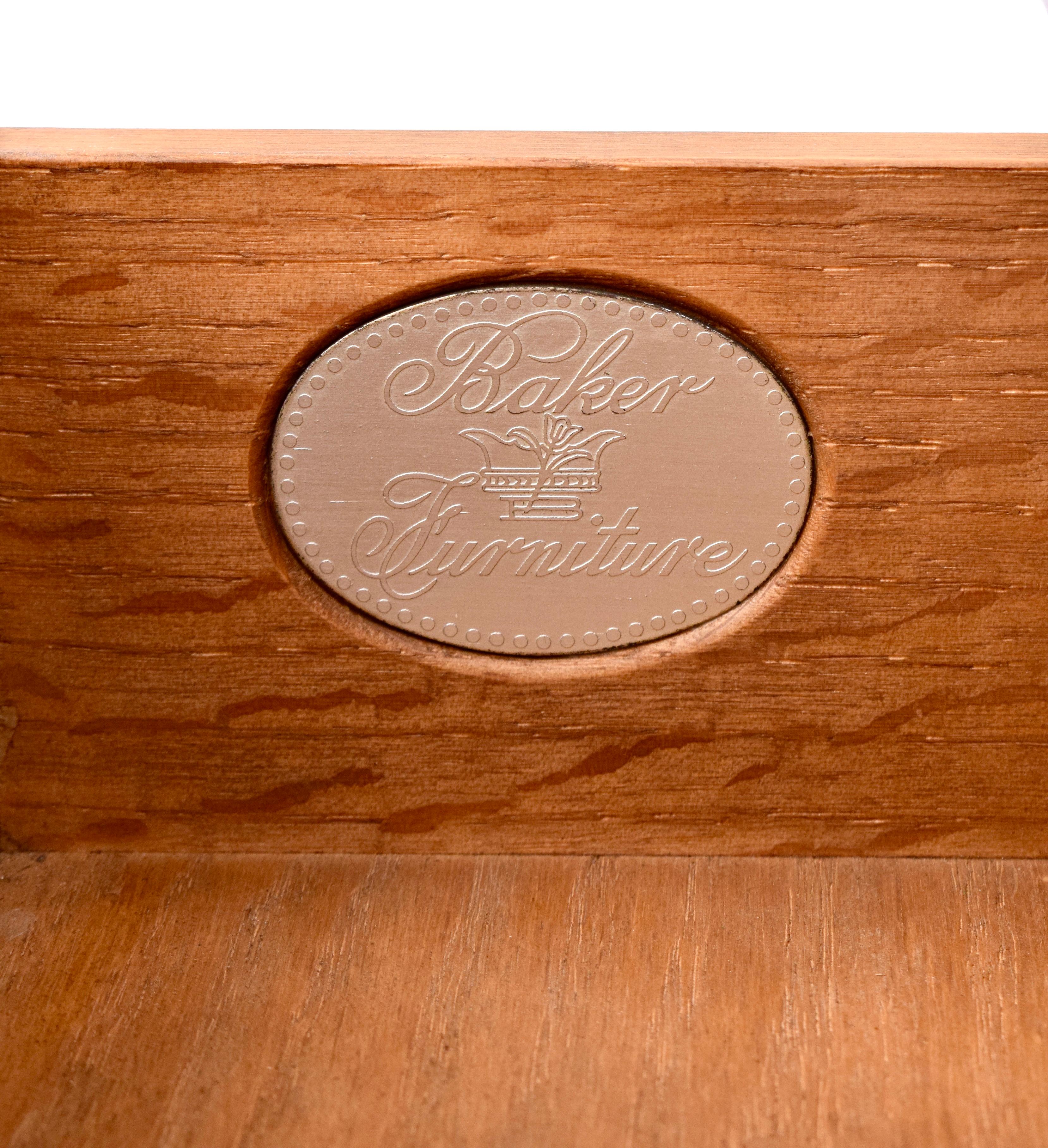 Table d'appoint de style néoclassique par Baker Furniture en vente 4