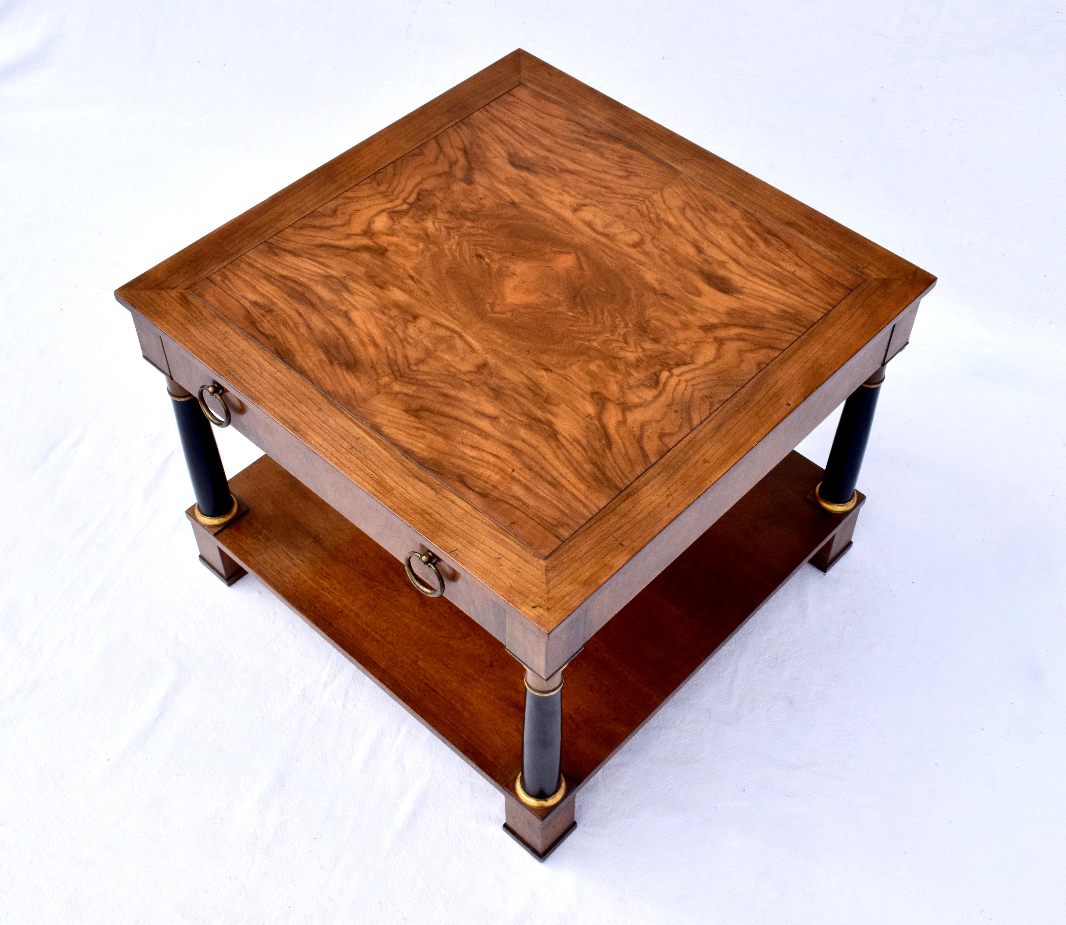 Américain Table d'appoint de style néoclassique par Baker Furniture en vente