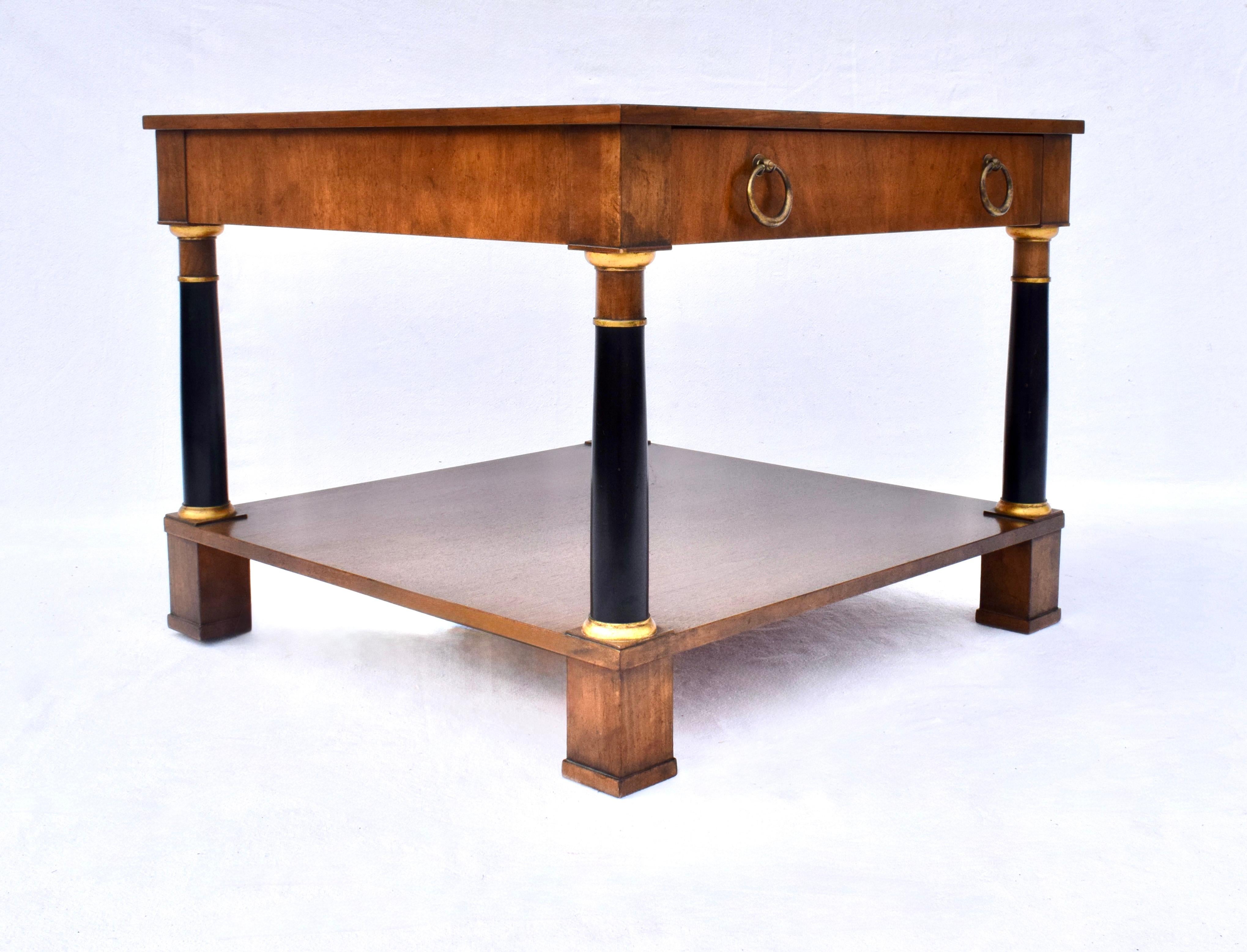 Table d'appoint de style néoclassique par Baker Furniture Bon état - En vente à Southampton, NJ