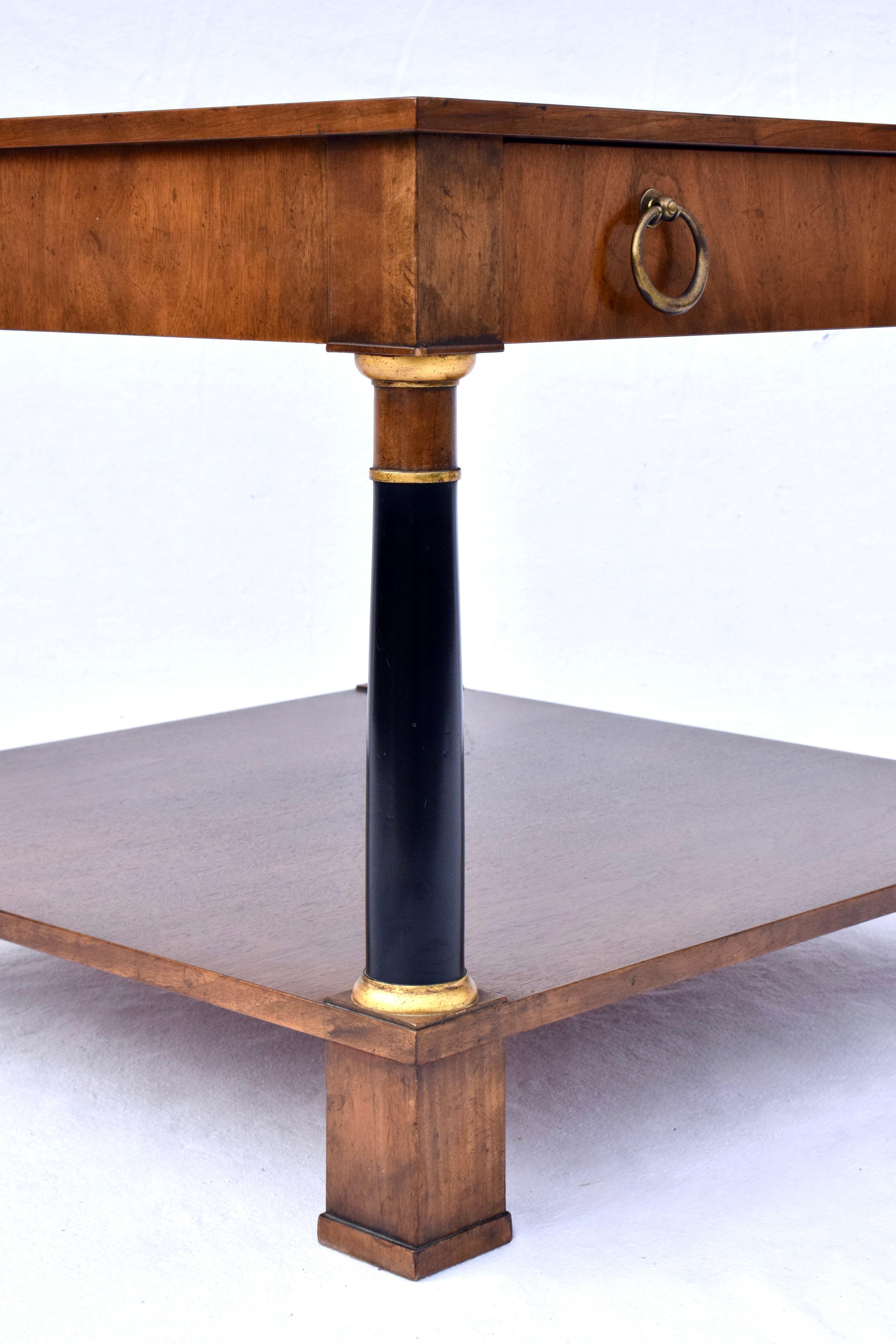 Fin du 20e siècle Table d'appoint de style néoclassique par Baker Furniture en vente