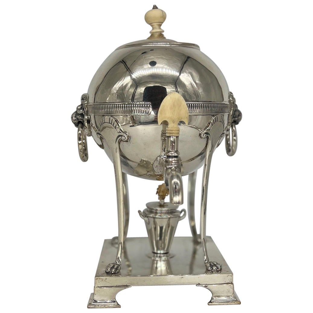 Urne à eau chaude en métal argenté de style néoclassique, Thomas Kirkpatrick New York en vente