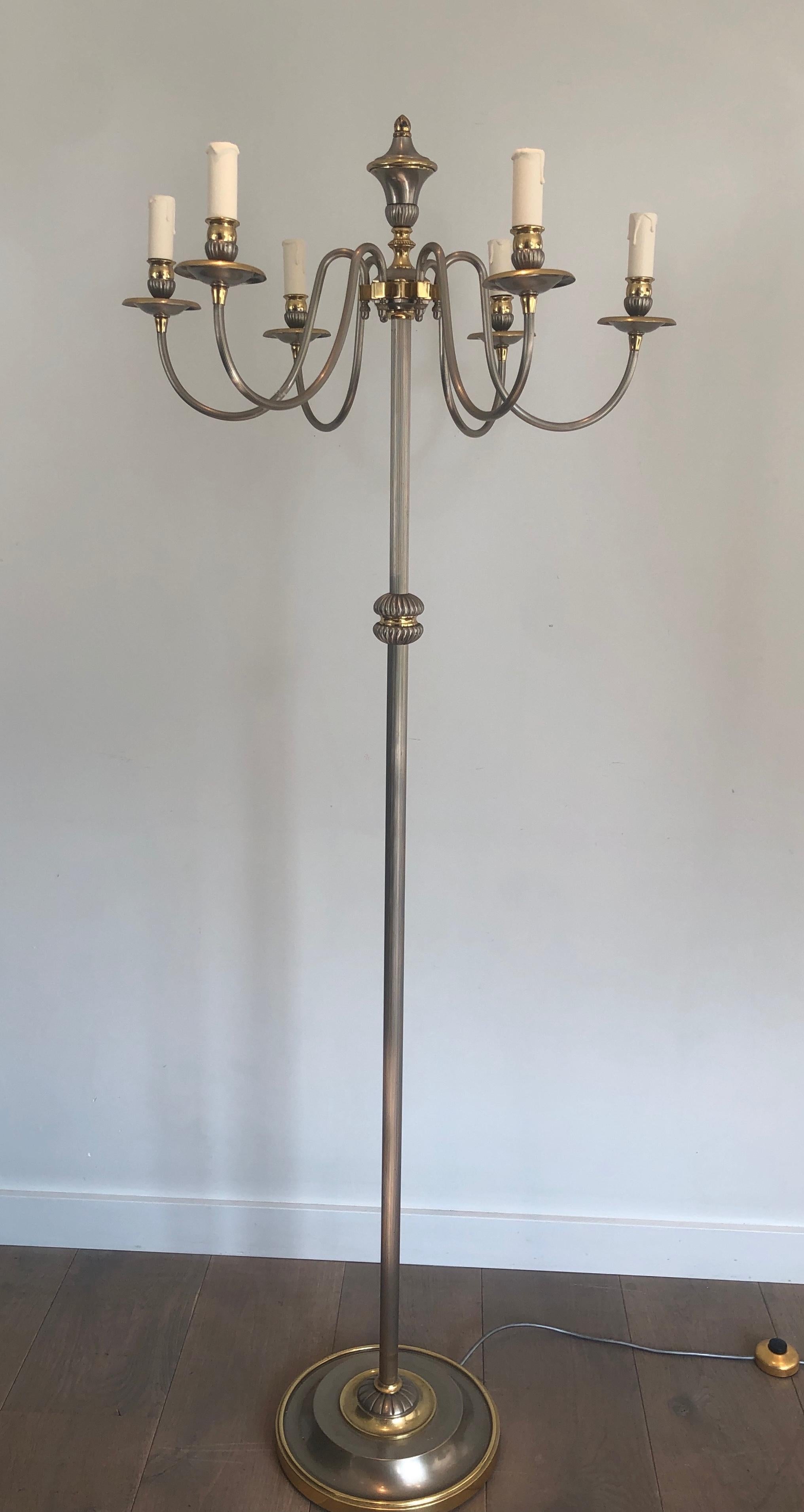 Argentato Lampada da terra a 6 luci in ottone e argento in stile neoclassico in vendita
