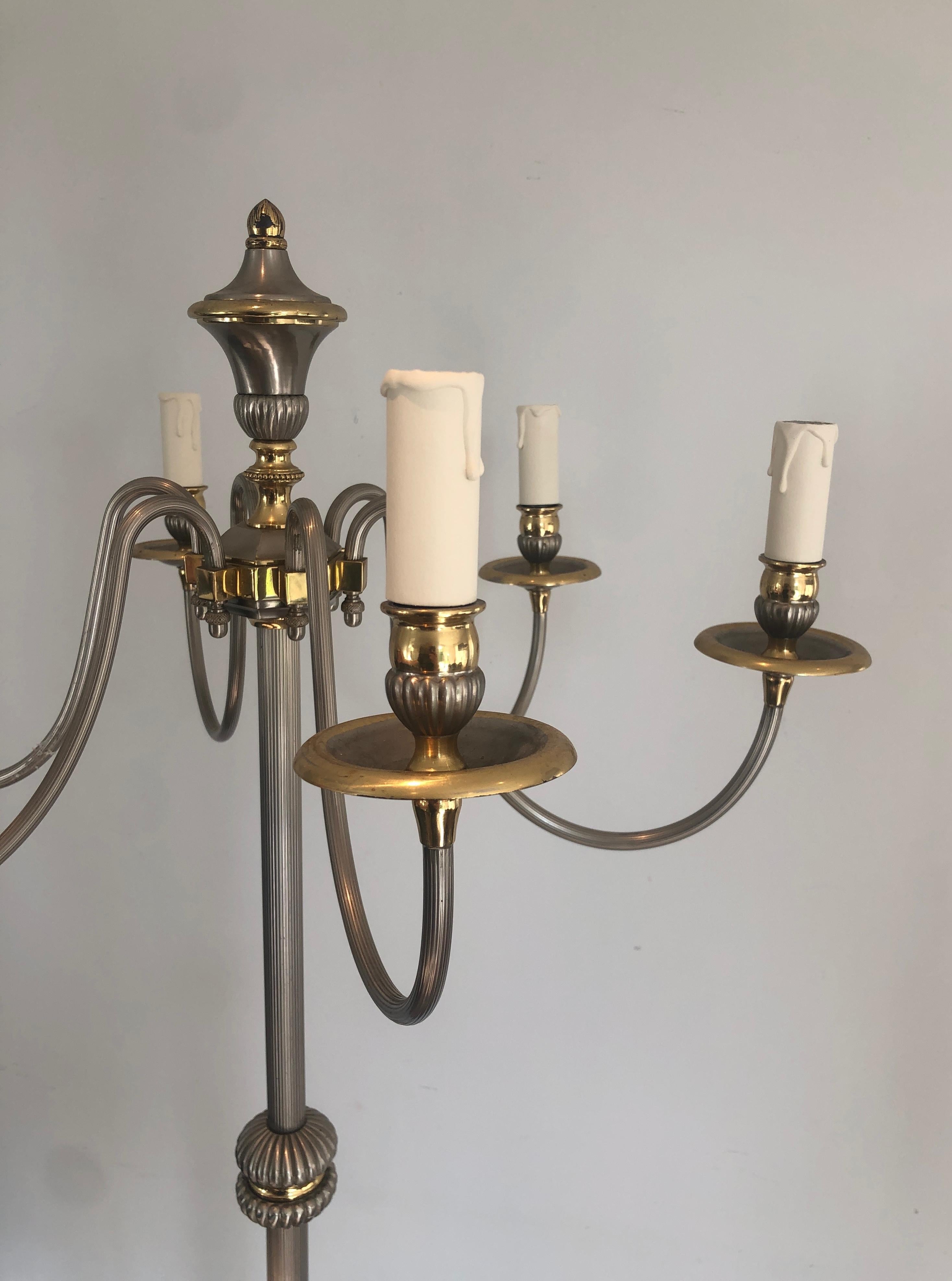 Lampada da terra a 6 luci in ottone e argento in stile neoclassico in vendita 2