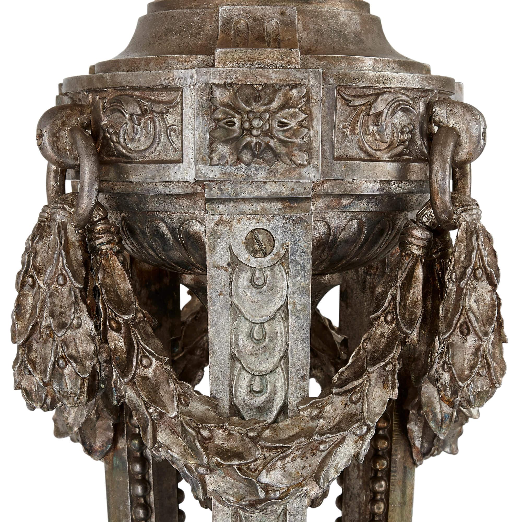 Stehlampen aus vergoldetem und versilbertem Eisen im neoklassischen Stil des 19. Jahrhunderts im Angebot 3