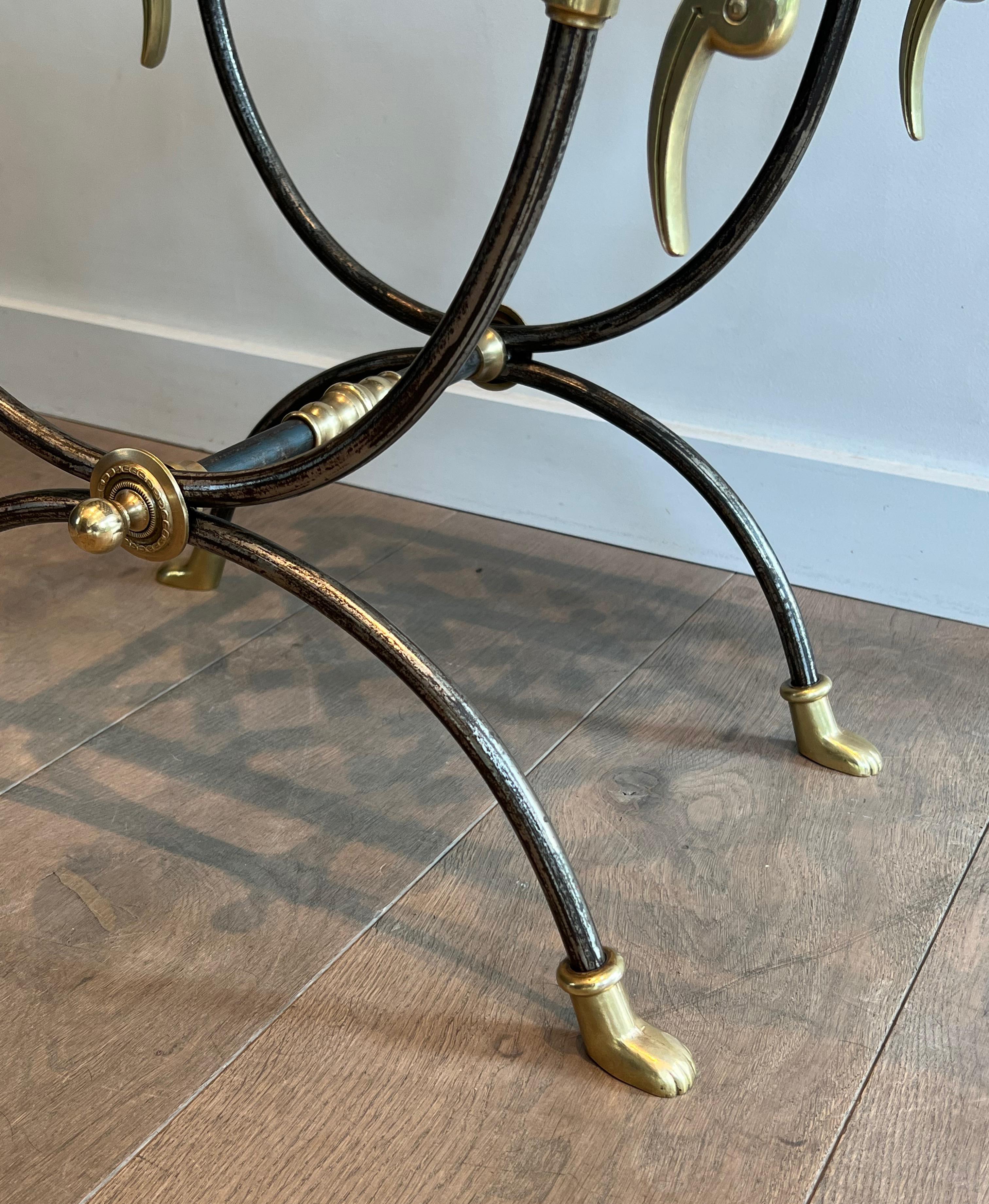 Tabouret Curule en acier et laiton de style néoclassique attribué à la Maison Jansen en vente 4