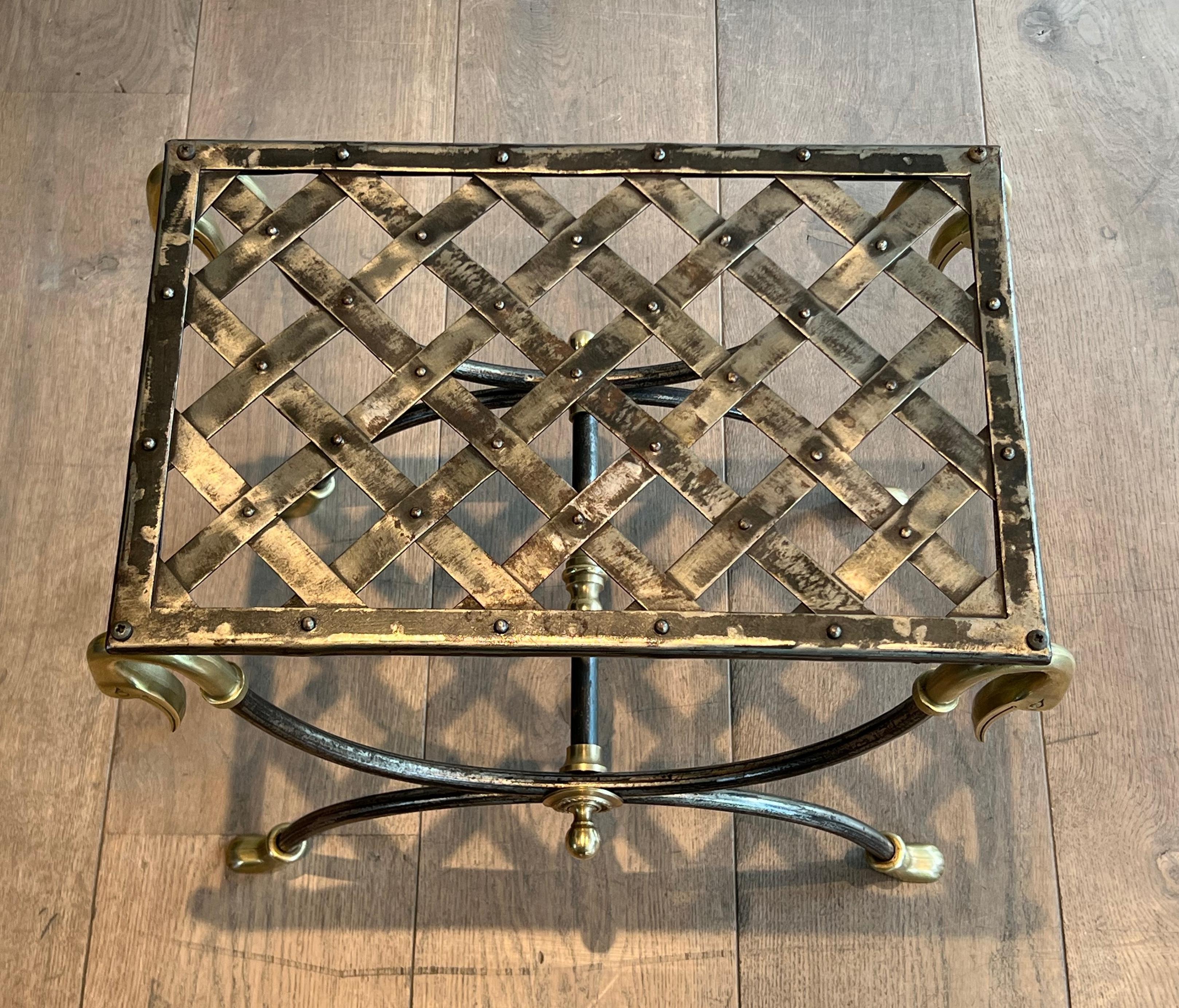 Tabouret Curule en acier et laiton de style néoclassique attribué à la Maison Jansen en vente 9