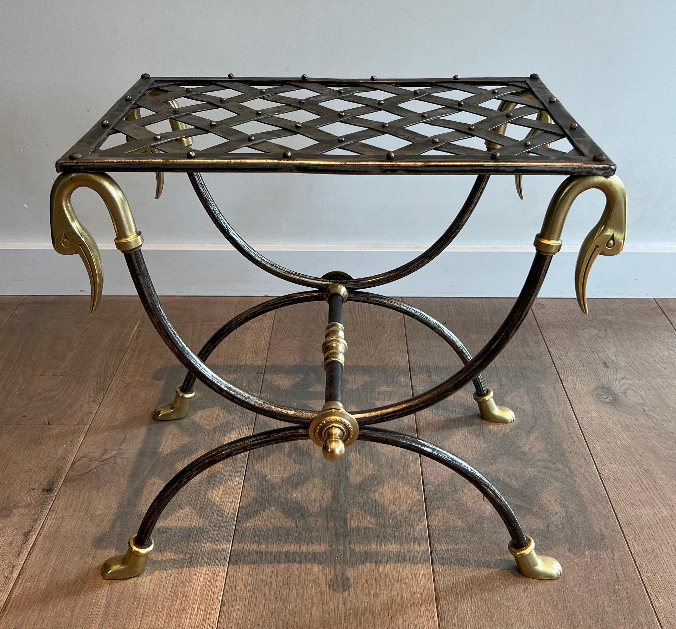 Tabouret Curule en acier et laiton de style néoclassique attribué à la Maison Jansen en vente 14