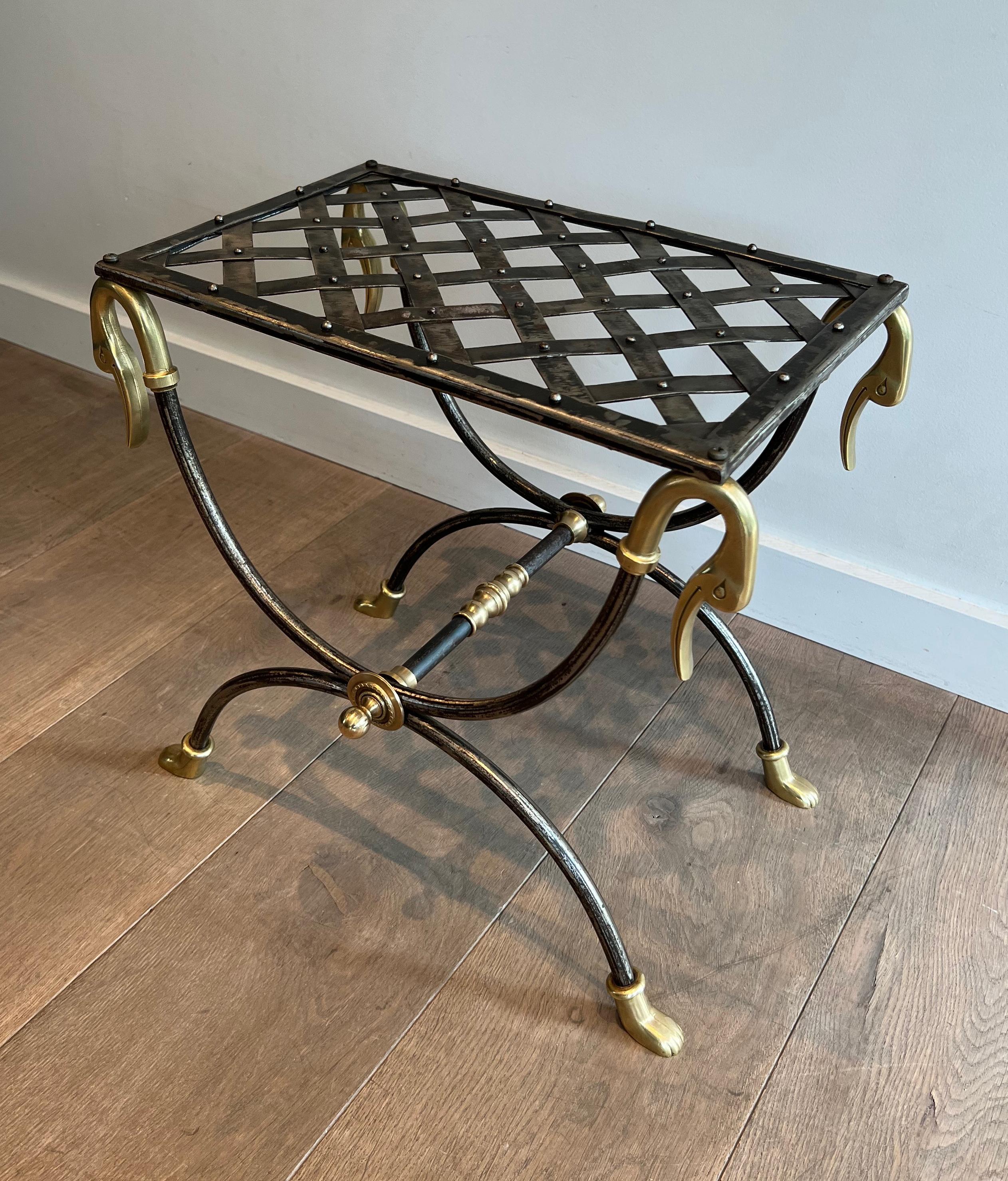Tabouret Curule en acier et laiton de style néoclassique attribué à la Maison Jansen Bon état - En vente à Marcq-en-Barœul, Hauts-de-France