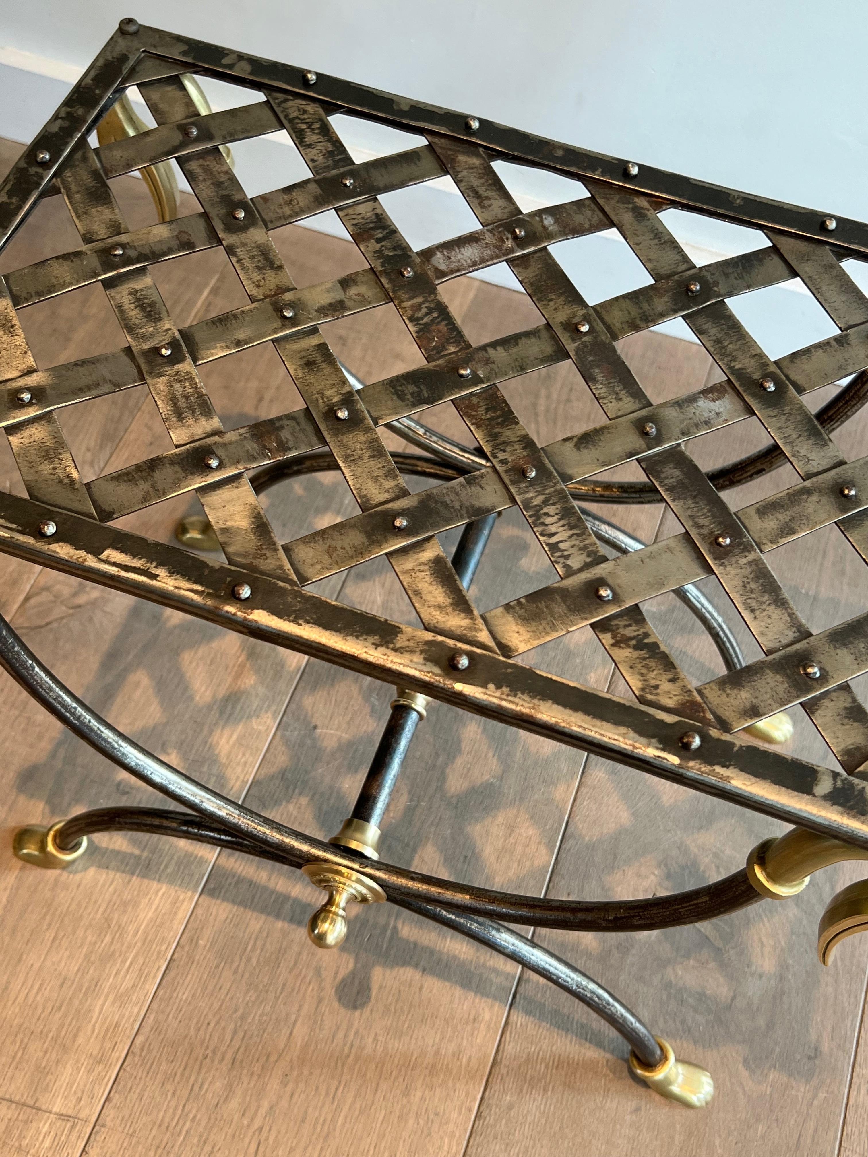 Tabouret Curule en acier et laiton de style néoclassique attribué à la Maison Jansen en vente 2