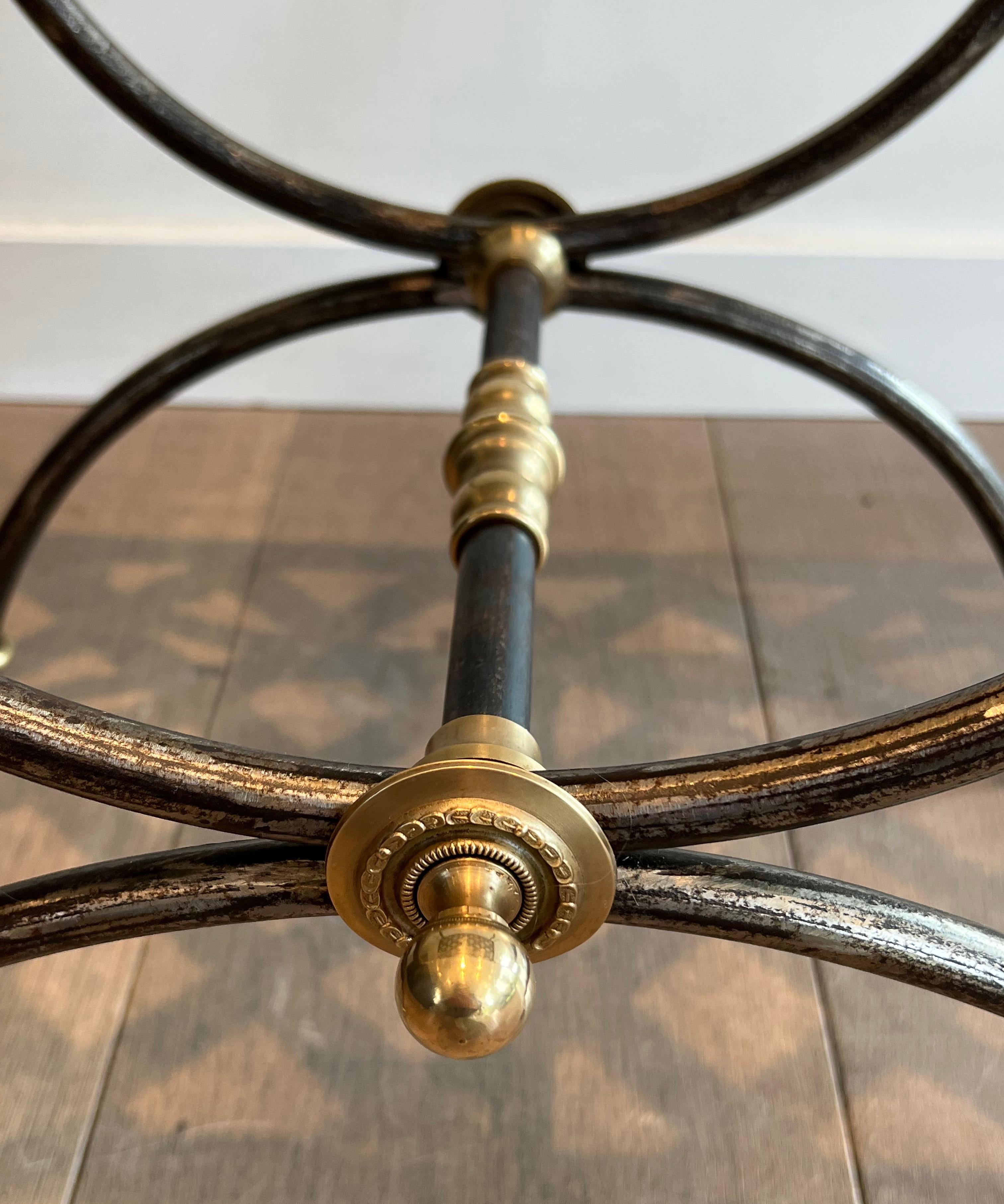 Tabouret Curule en acier et laiton de style néoclassique attribué à la Maison Jansen en vente 3