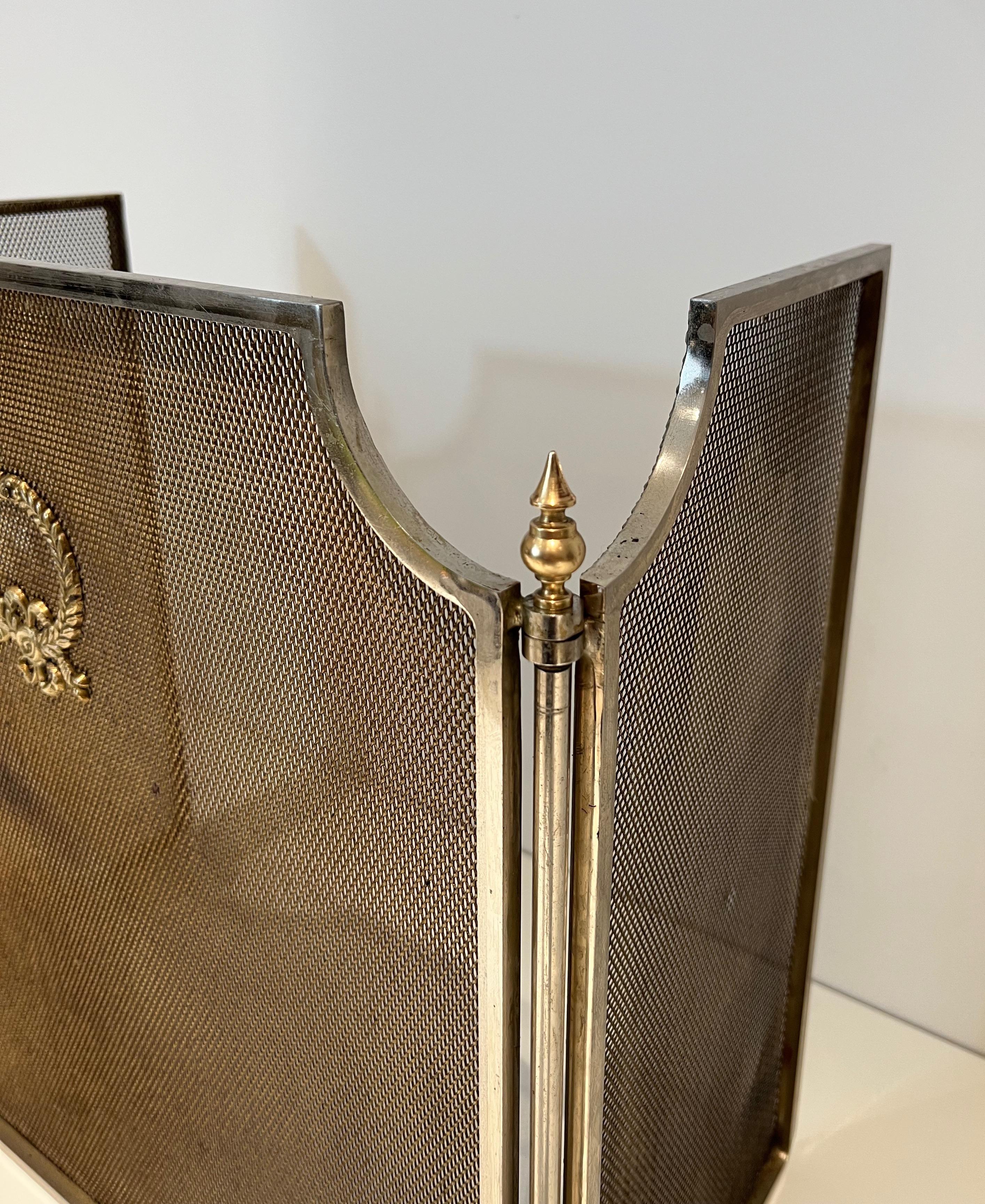 Kaminschirm im neoklassischen Stil aus Stahl, Messing und Grillen  (Gebürstet) im Angebot