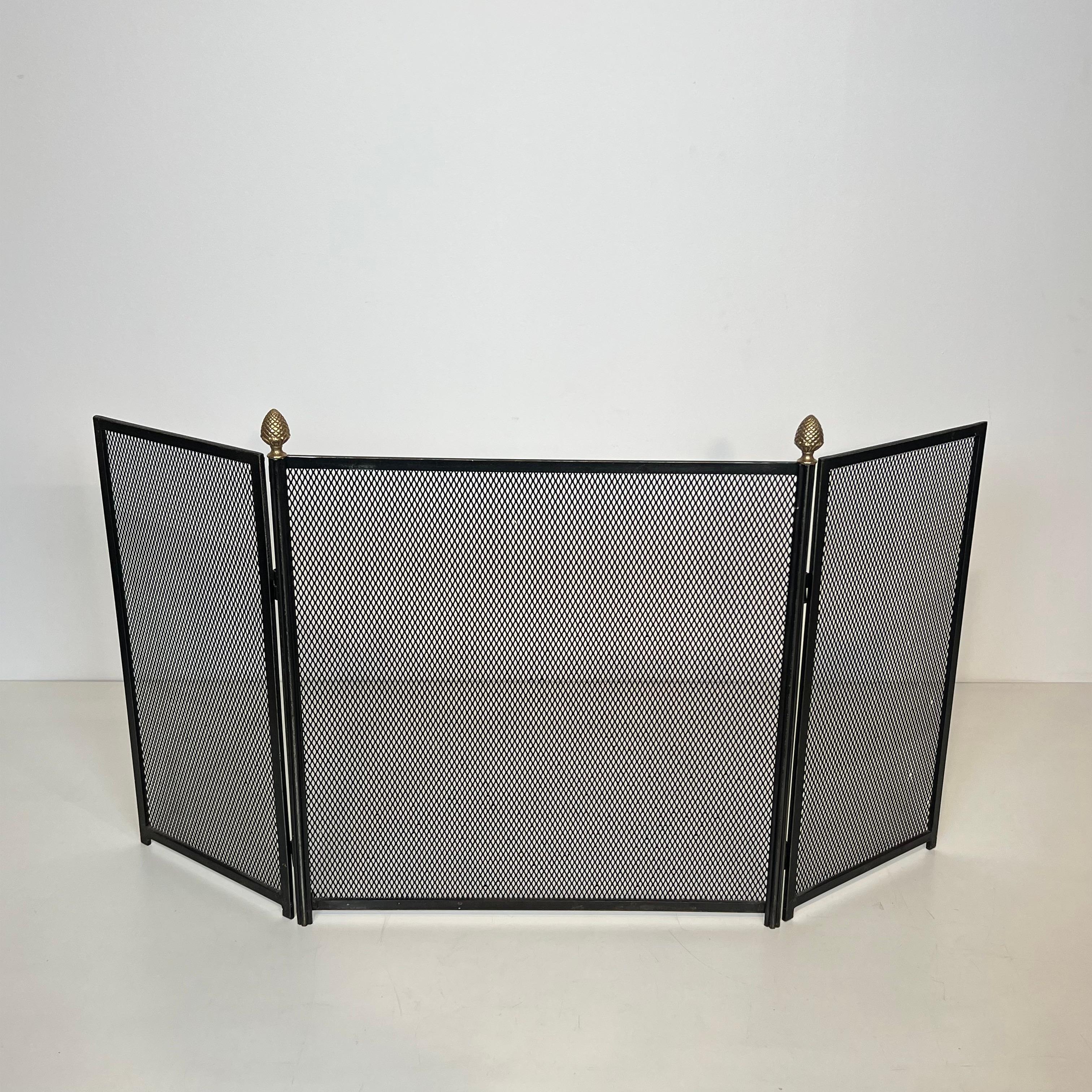 Paravento per caminetto in ottone e acciaio in stile neoclassico con pigne in ottone in vendita 3