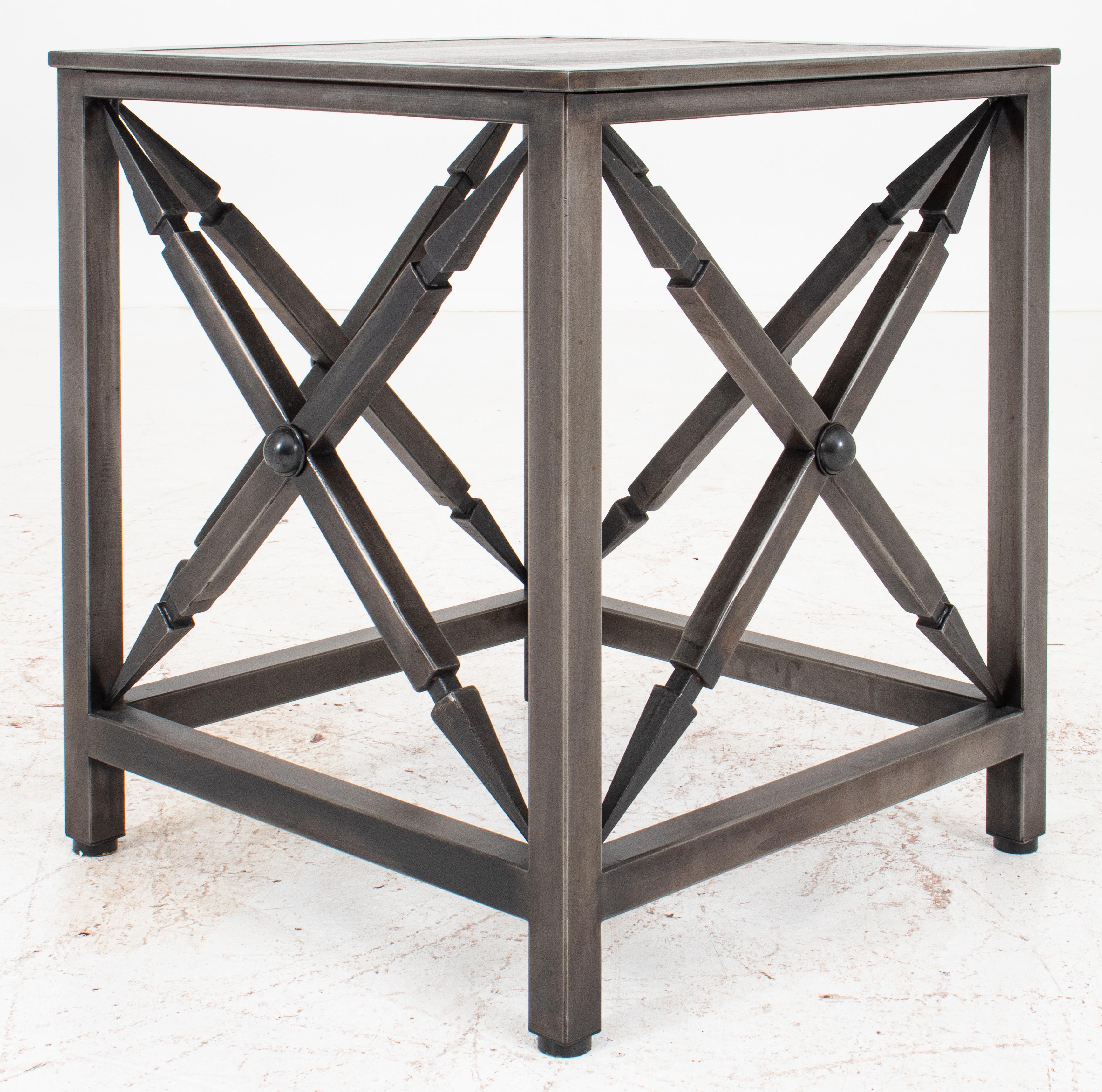20ième siècle Table d'appoint en acier de style néoclassique avec plateau en wengé