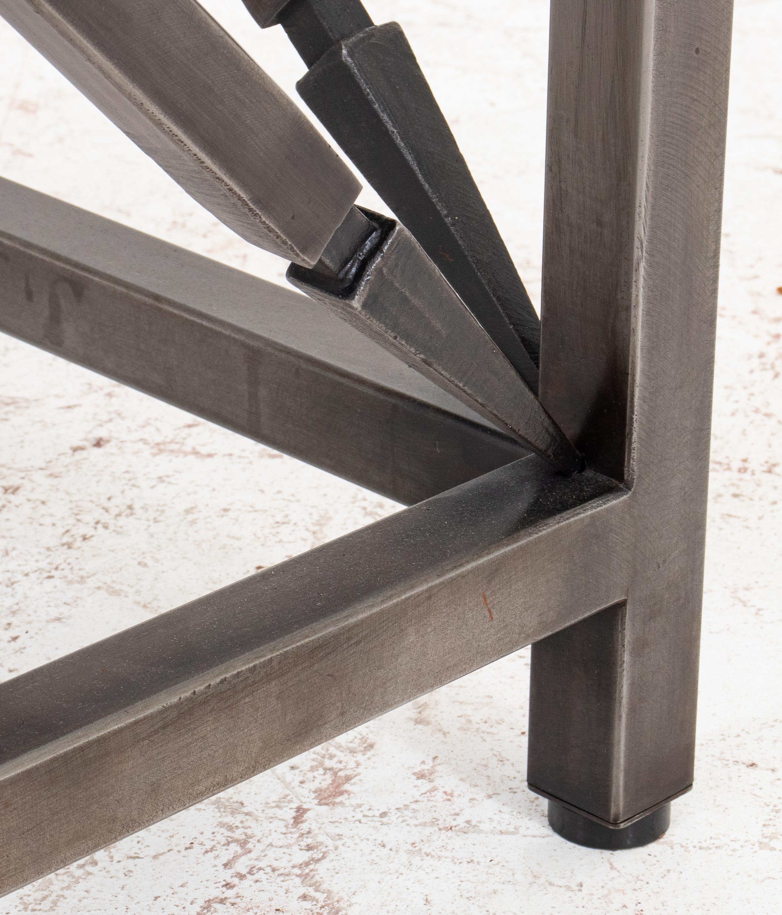 Table d'appoint en acier de style néoclassique avec plateau en wengé 1